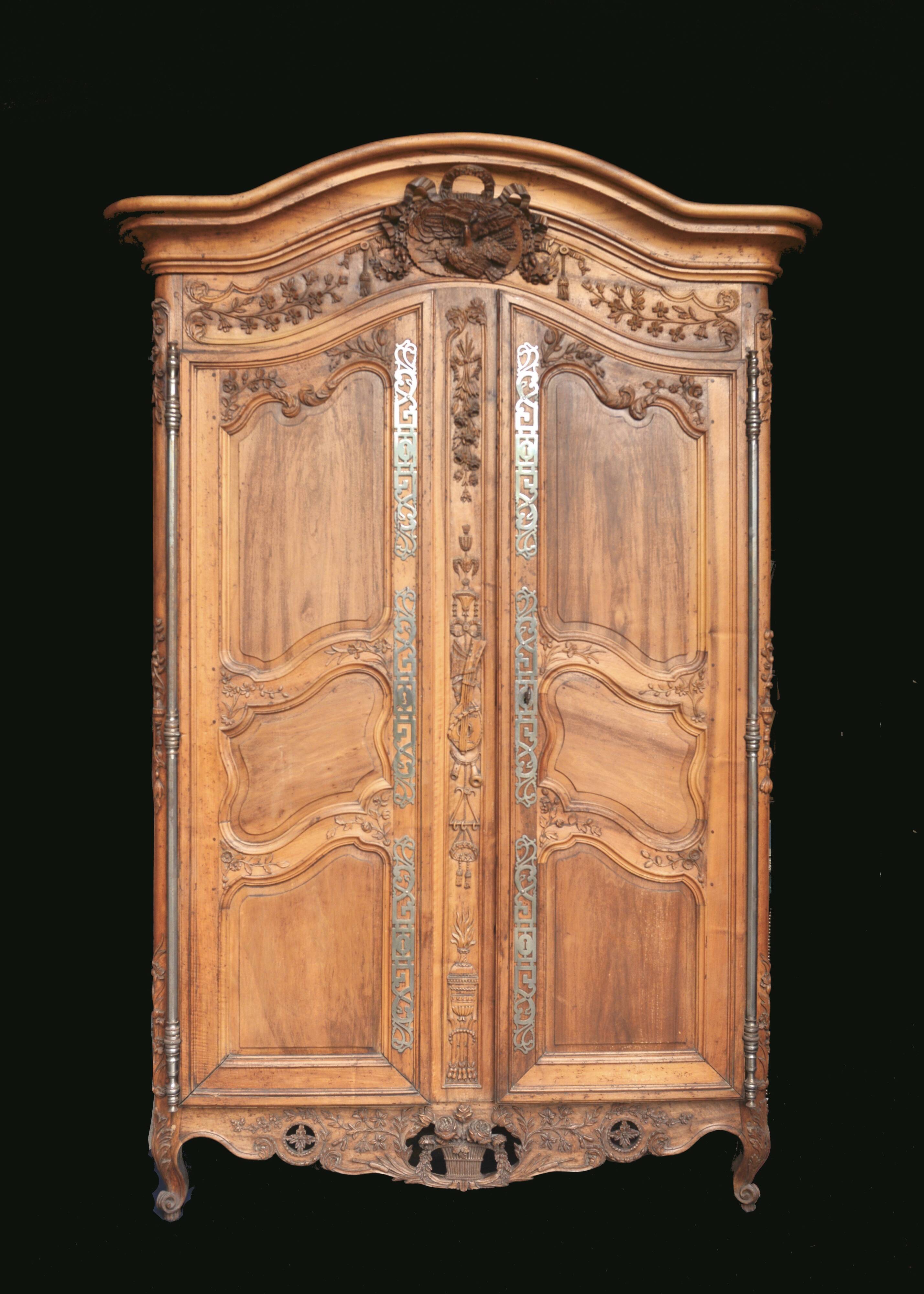 18th Century Provençal Wedding Armoire in Walnut