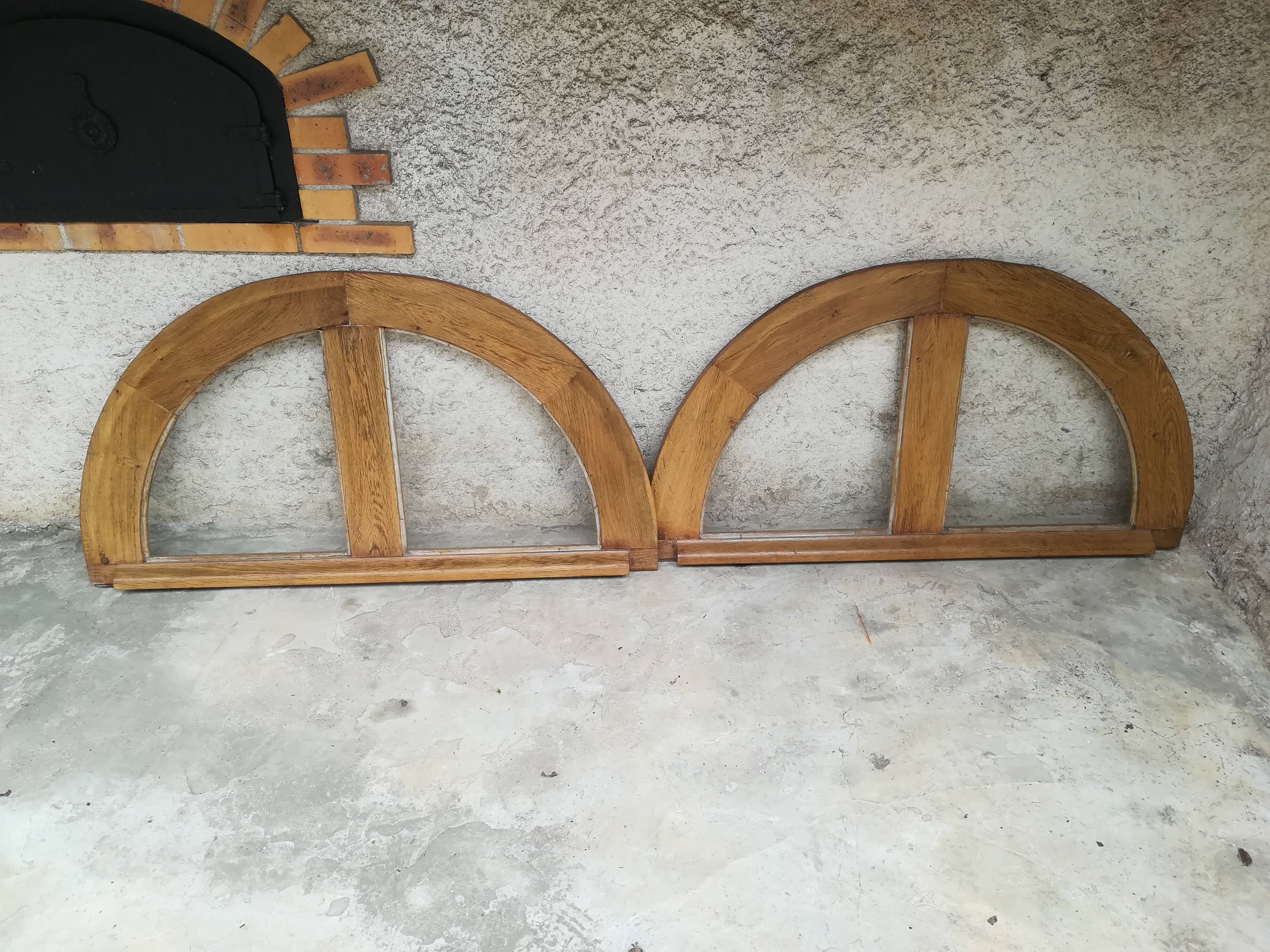 Impostes or half moon window