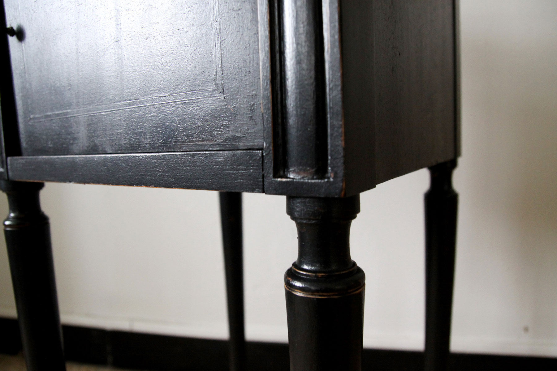 Black bedside Henri II