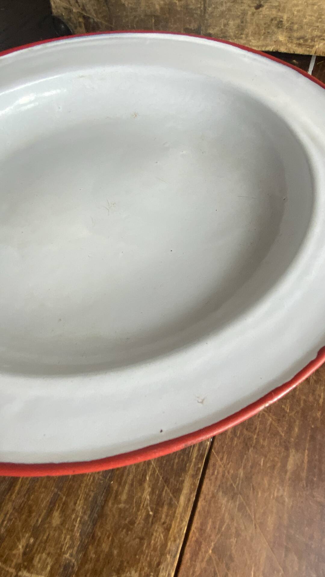 Enamelled metal plates