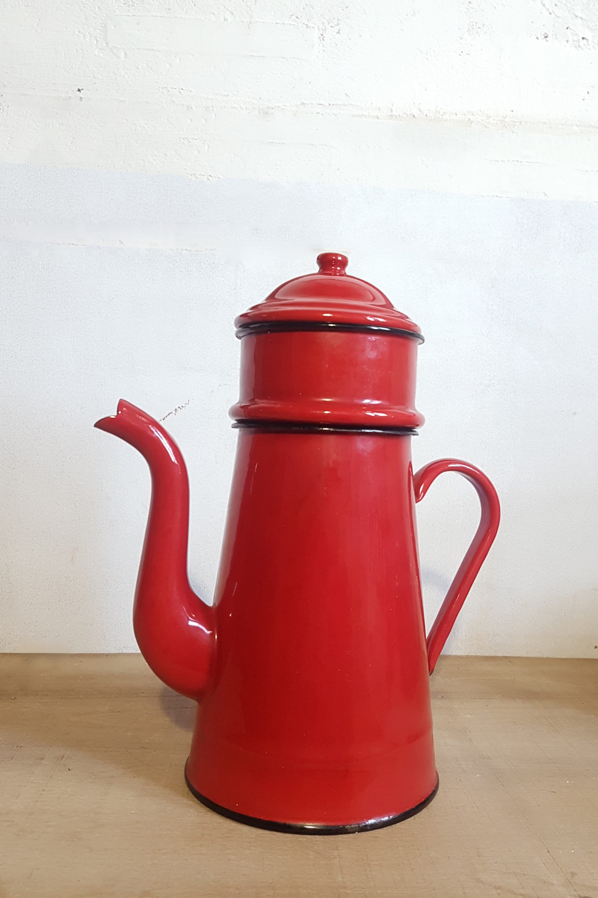Set of enamelled coffee pots