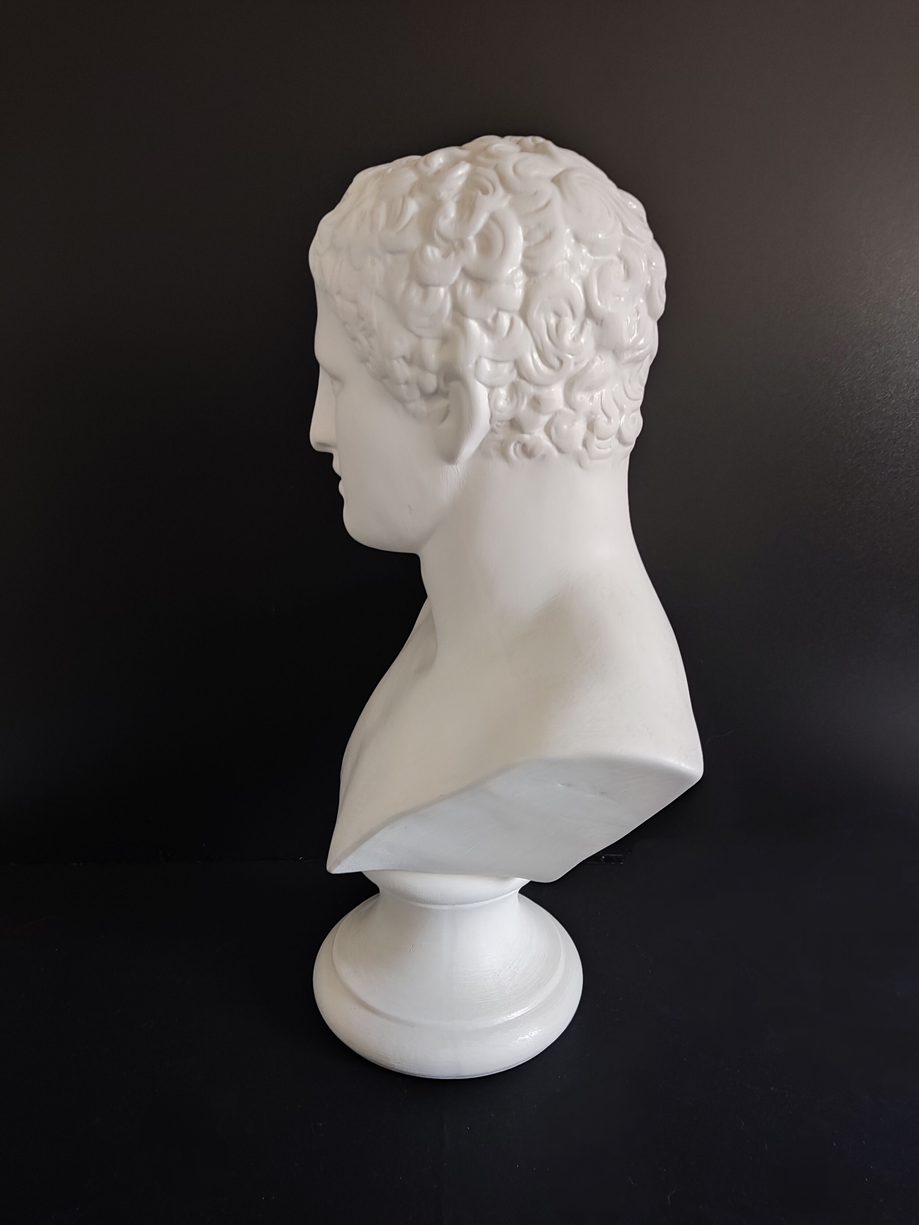 Buste de Hermès en plâtre blanc