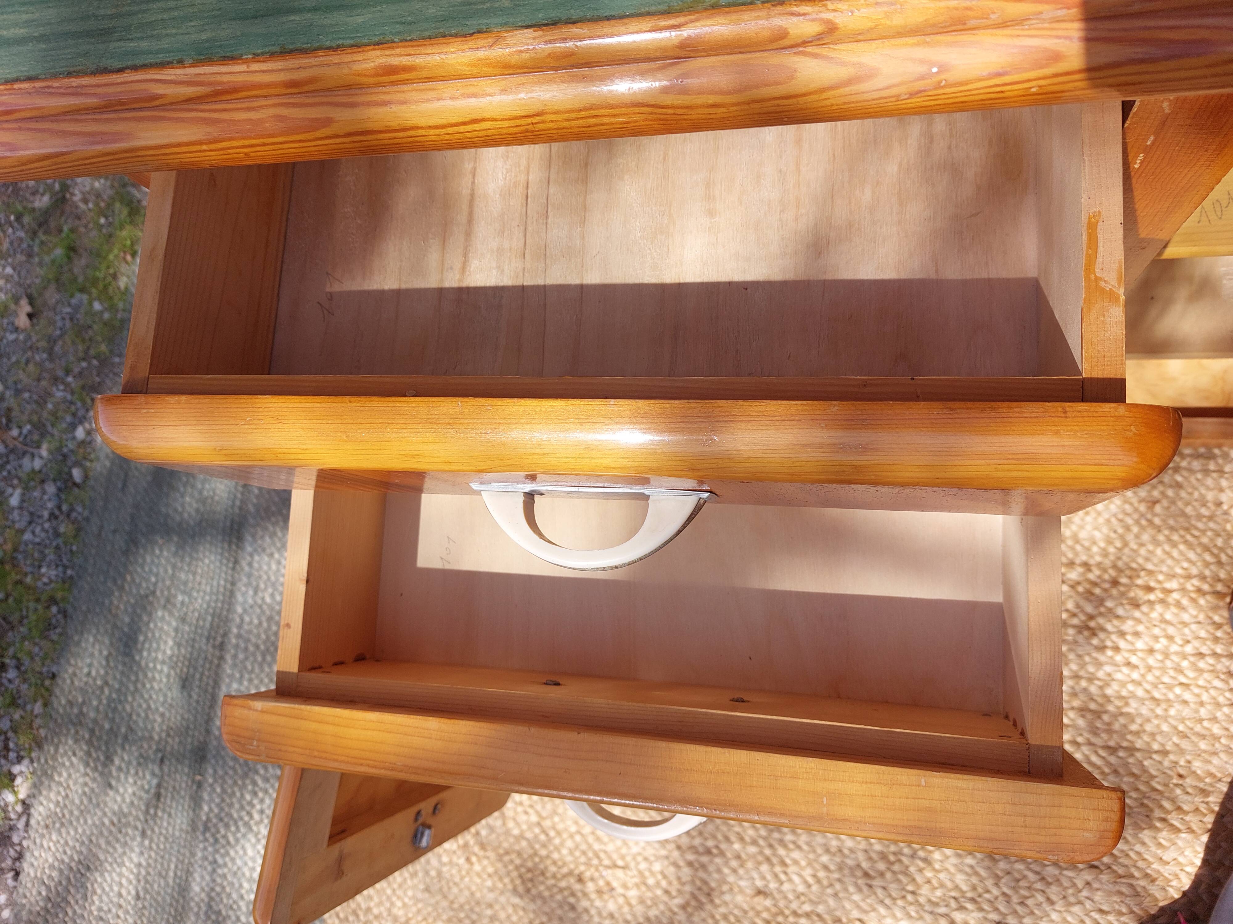 buffet Mado, portes asymétriques