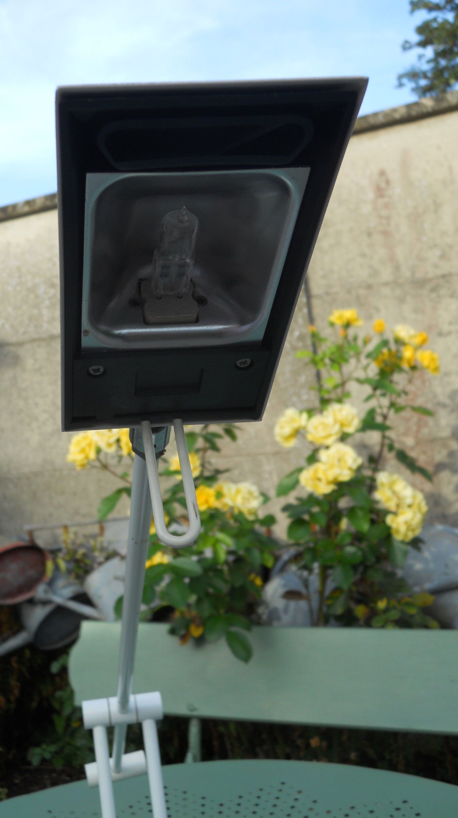 Massive swing desk lamp has two lights and a kneecap