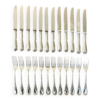 Christofle France, 12 dessert knives and 12 dessert forks in new condition.