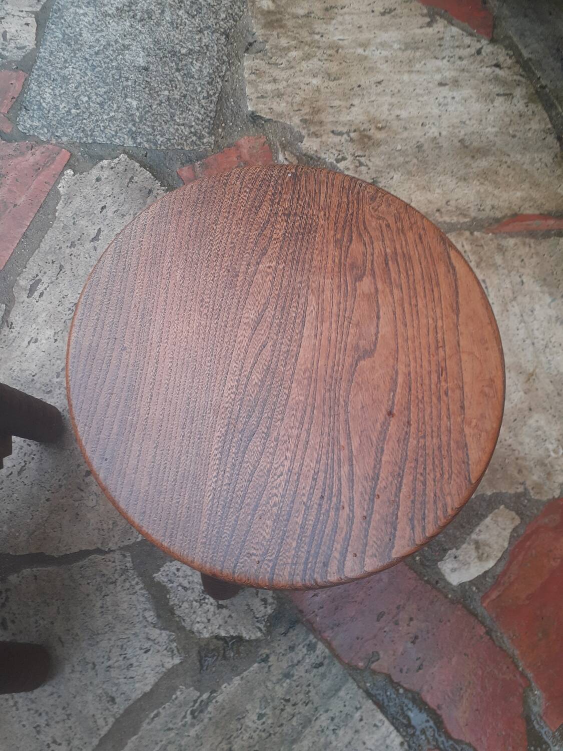 Low table with 2 small stools