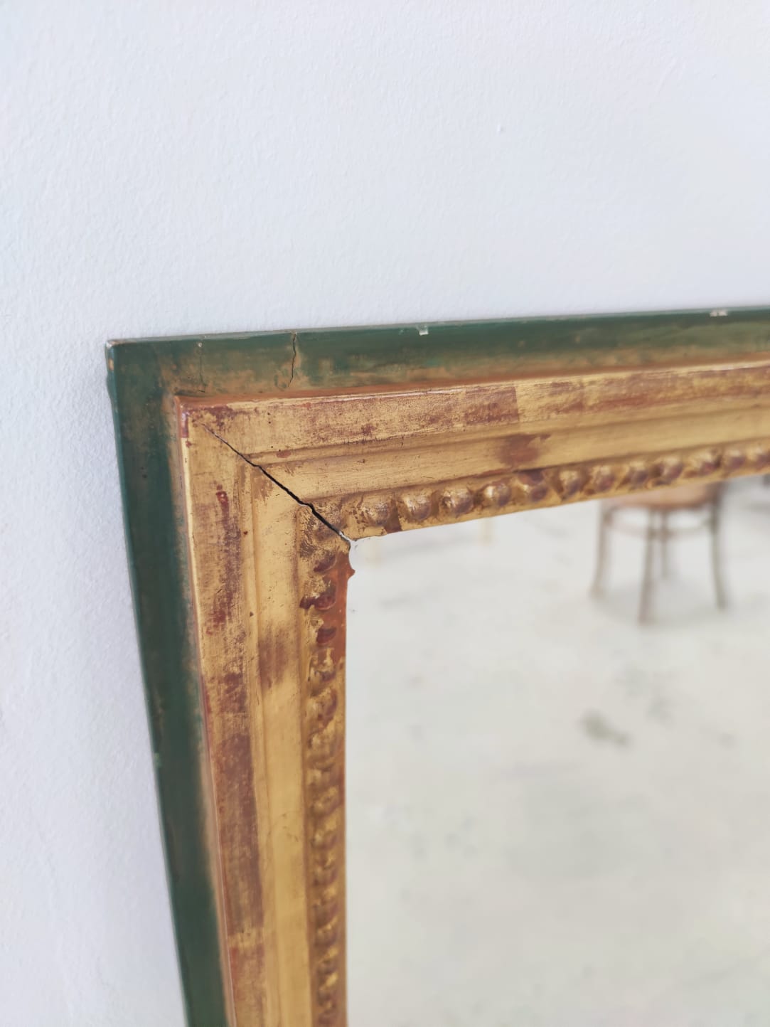 Rectangular foot mirror with pearl mesh