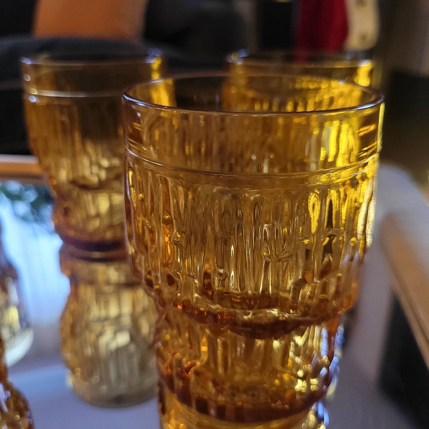 Verres ambrés en verre moulé. Années 60–70