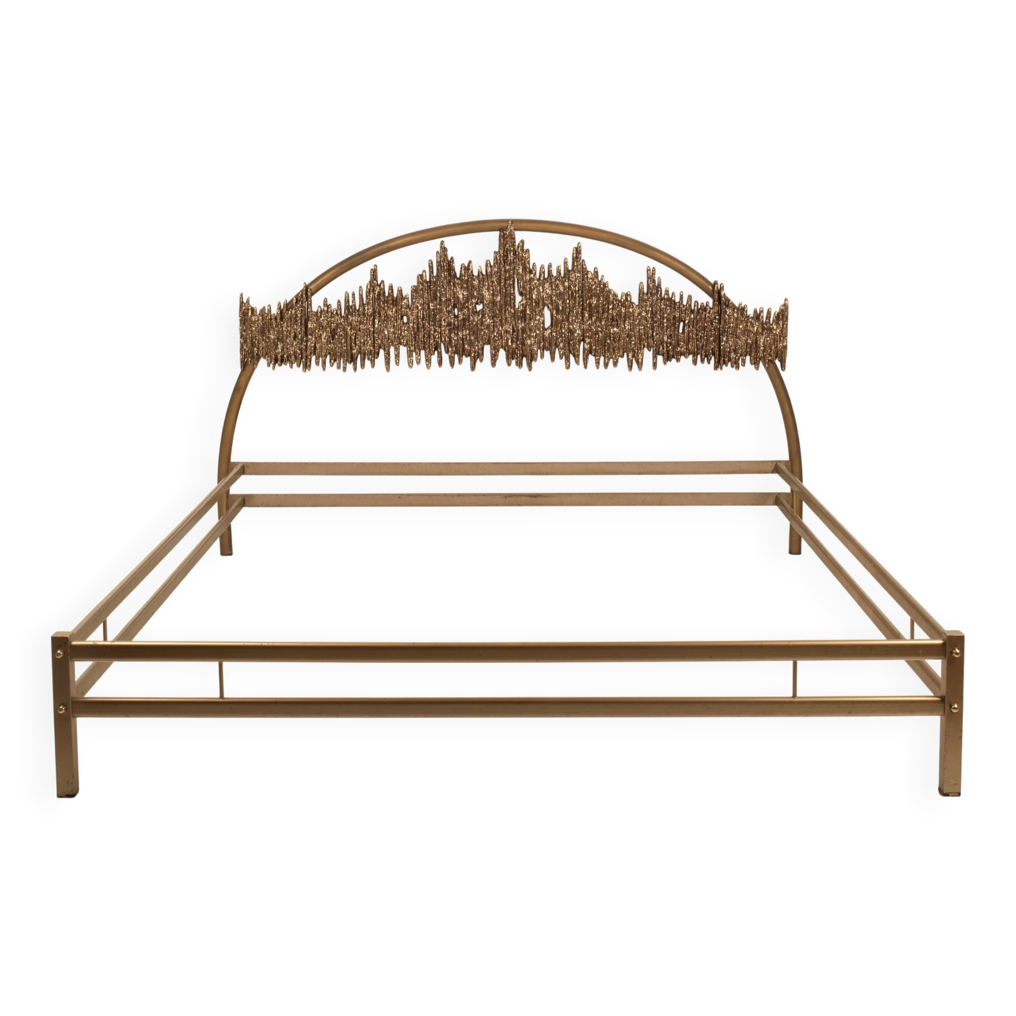Aurora frame bed by Luciano Frigerio for Frigerio di Desio 1970