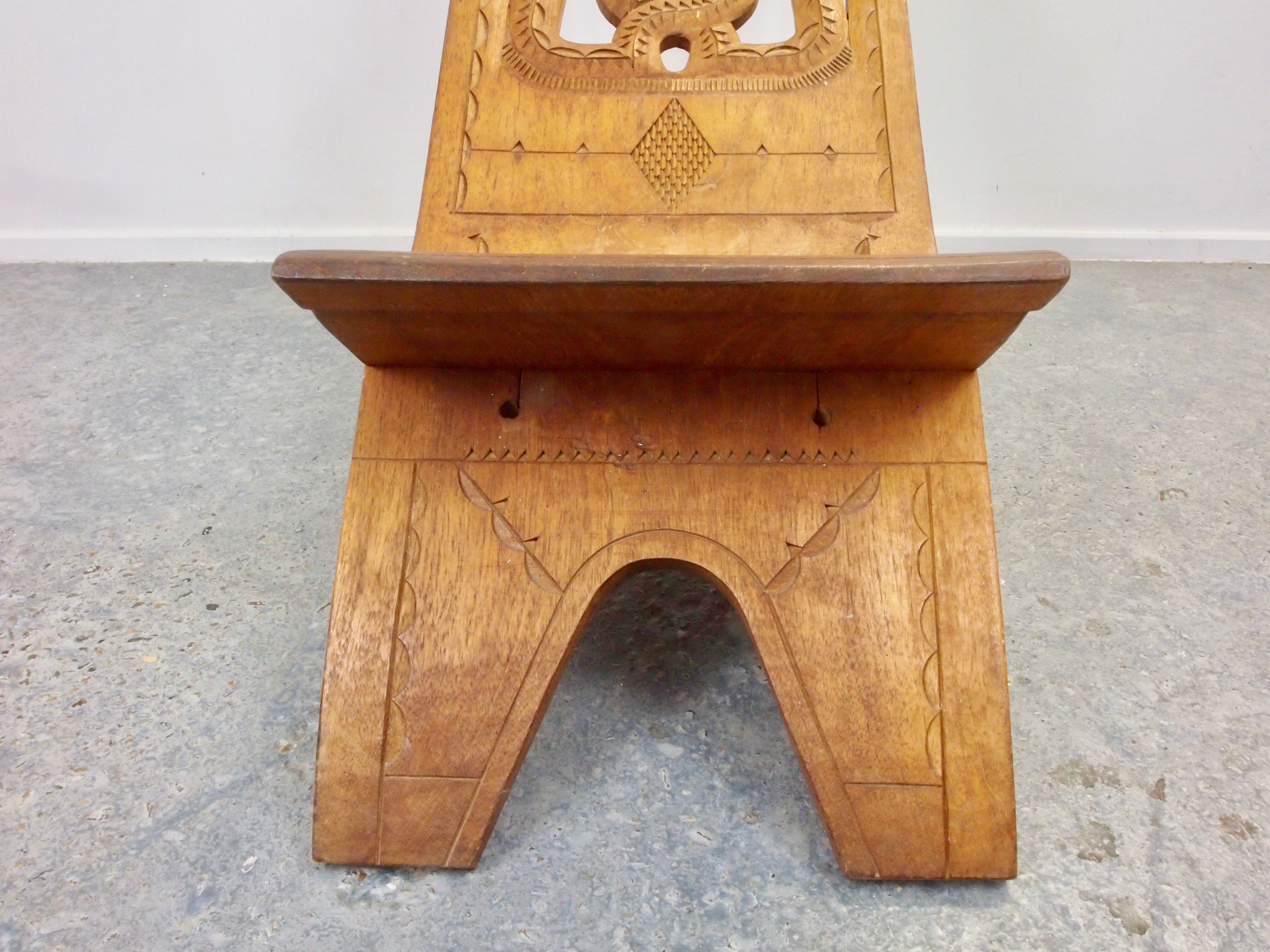 Chaise longue ethnique de coupe à la main