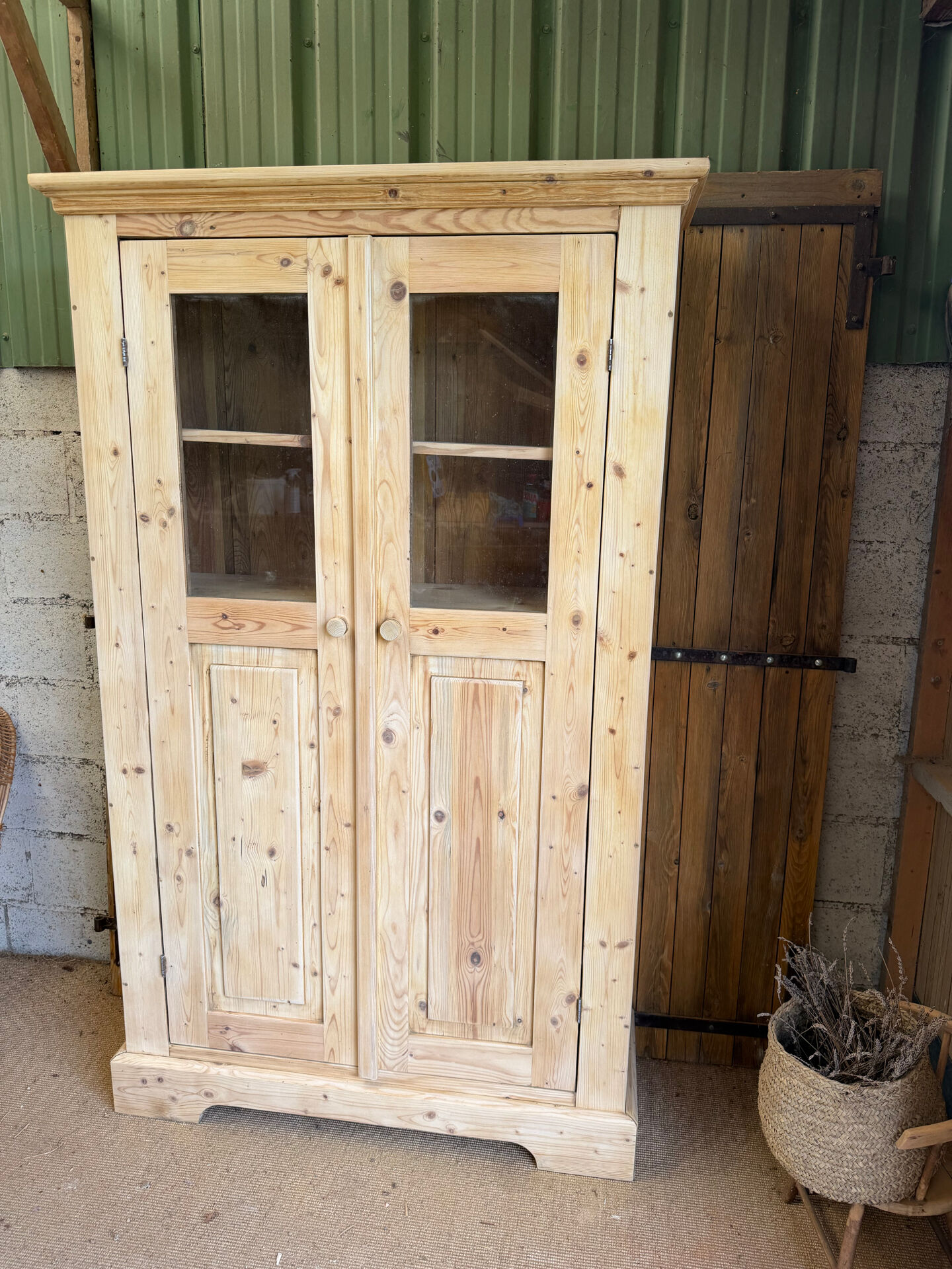 Display cabinet / bookshelf / cupboard