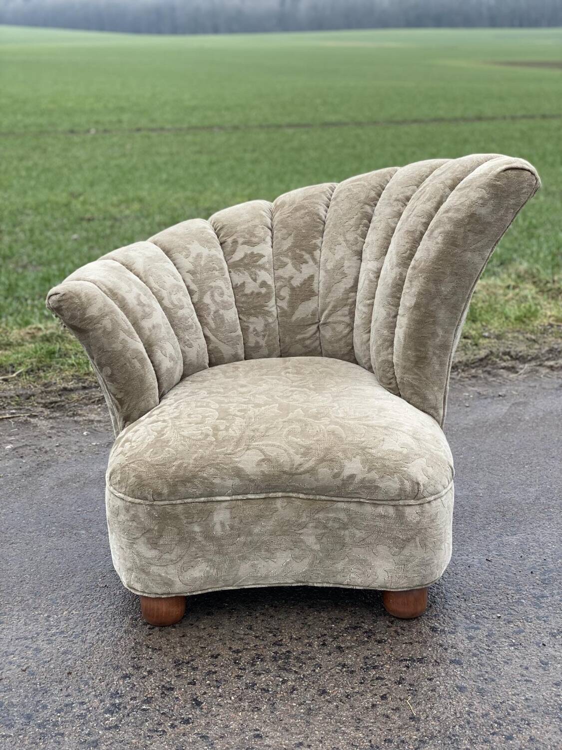 Asymmetrical Hollywood chair