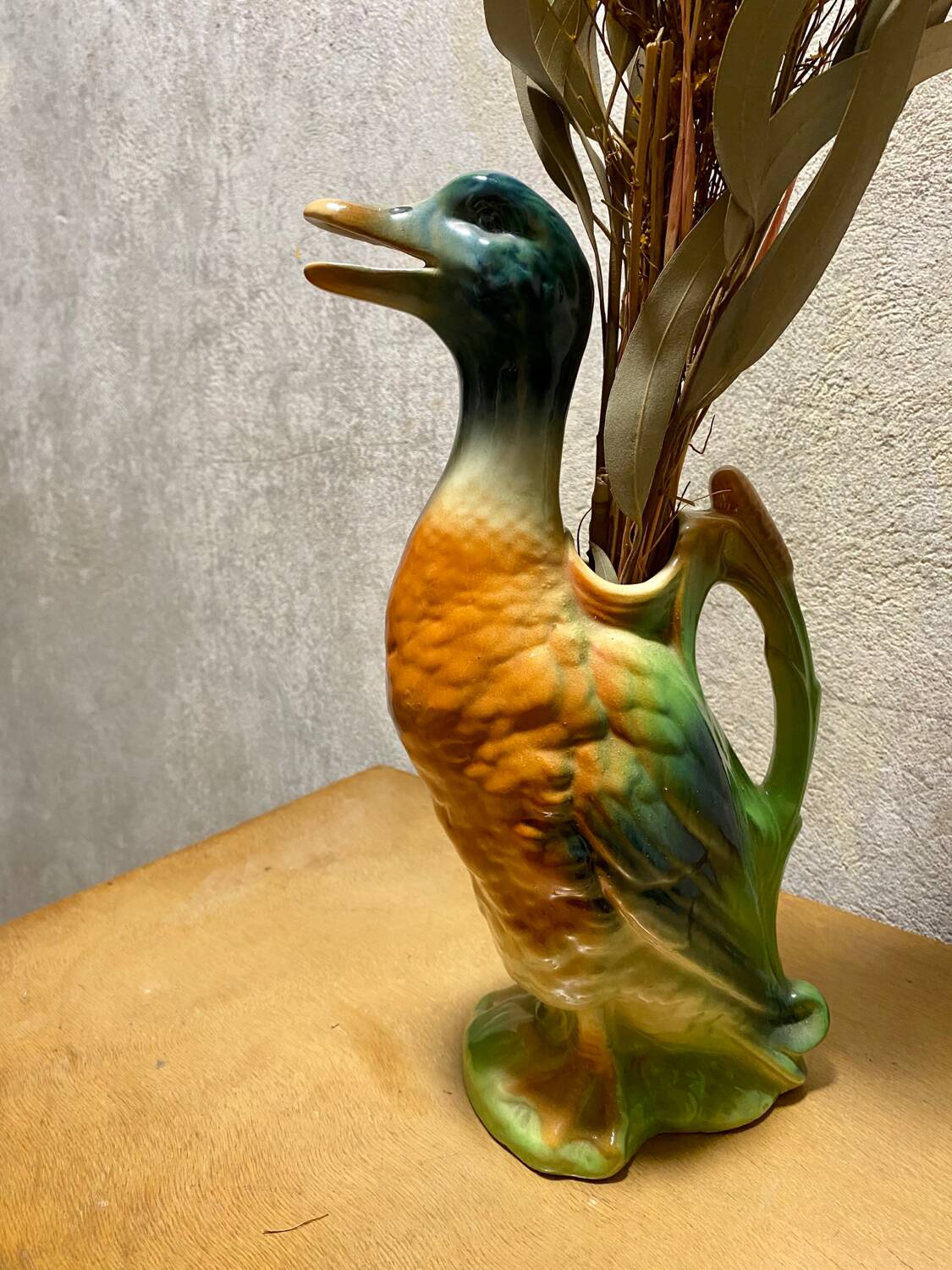 Pichet en barbotine, Canard, manufacture St Clement