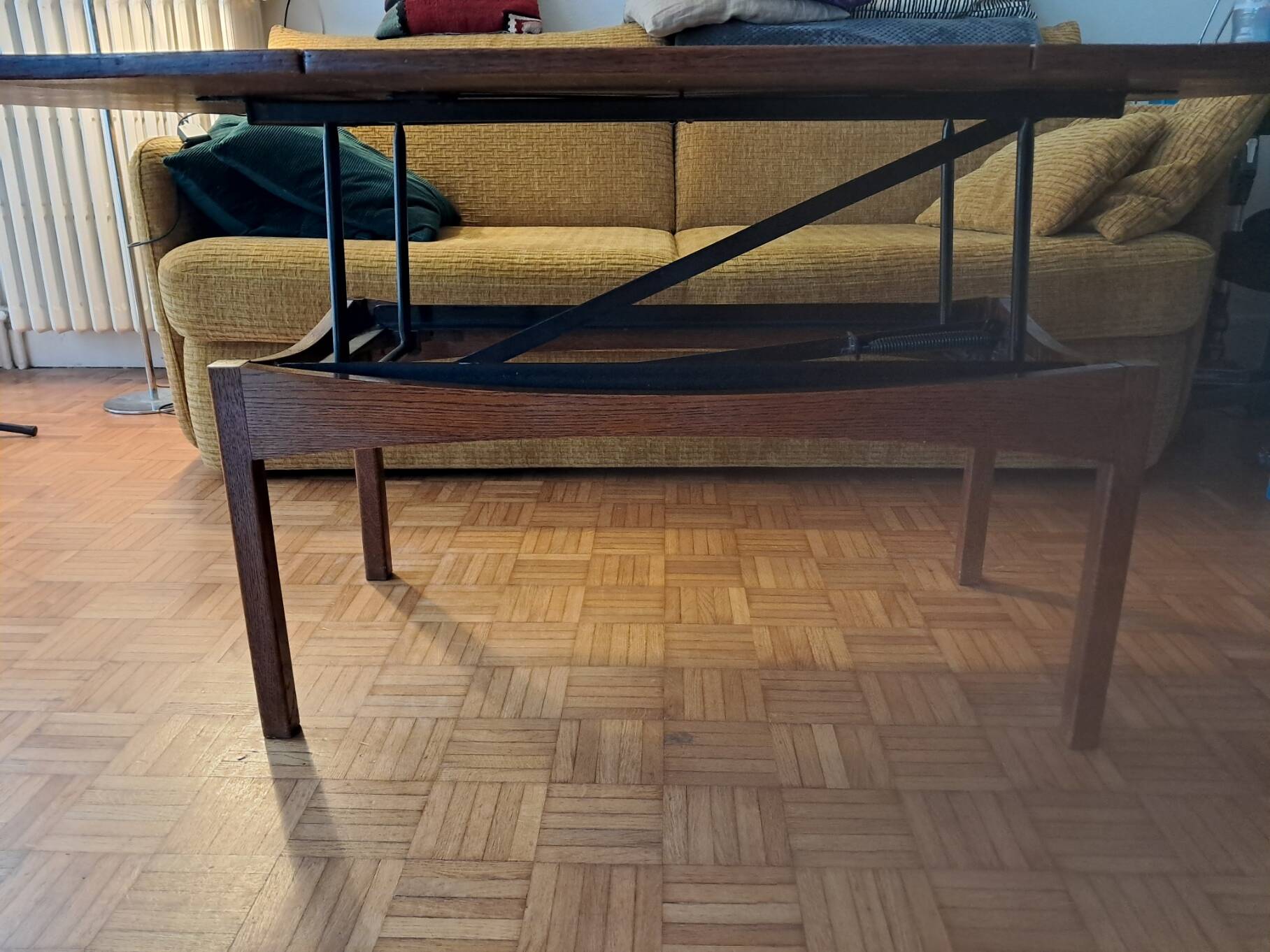 Vintage lift-top coffee table in solid oak – 1950s/60s