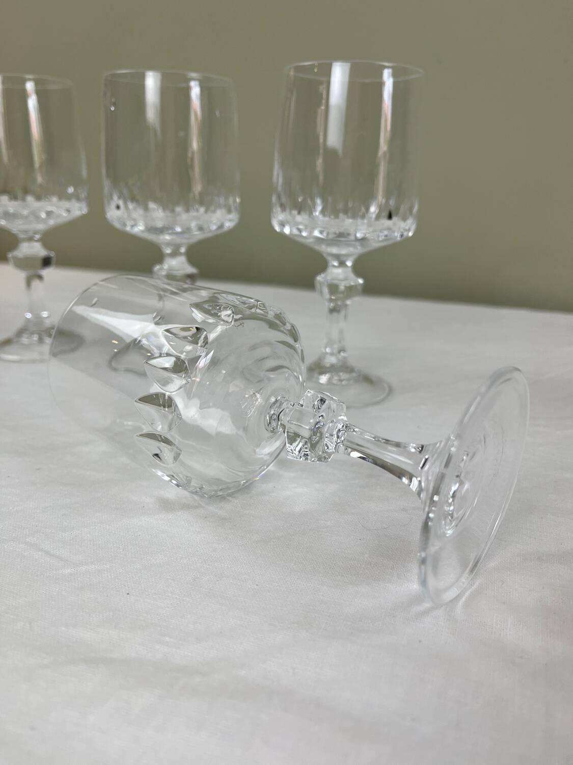 4 crystal glasses