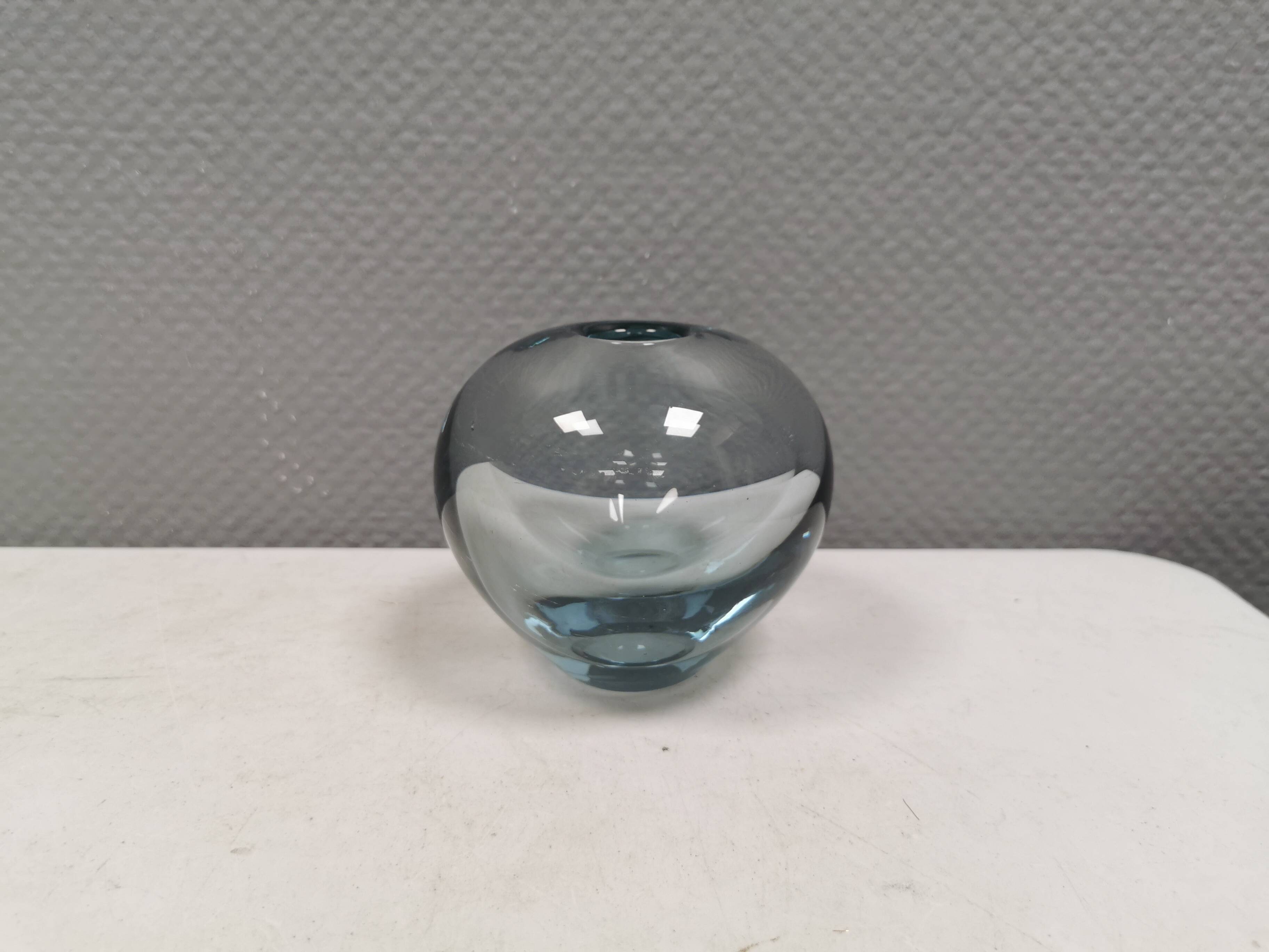 Rondo ball vase by Per Lütken for Holmegaard, Denmark, 1959.