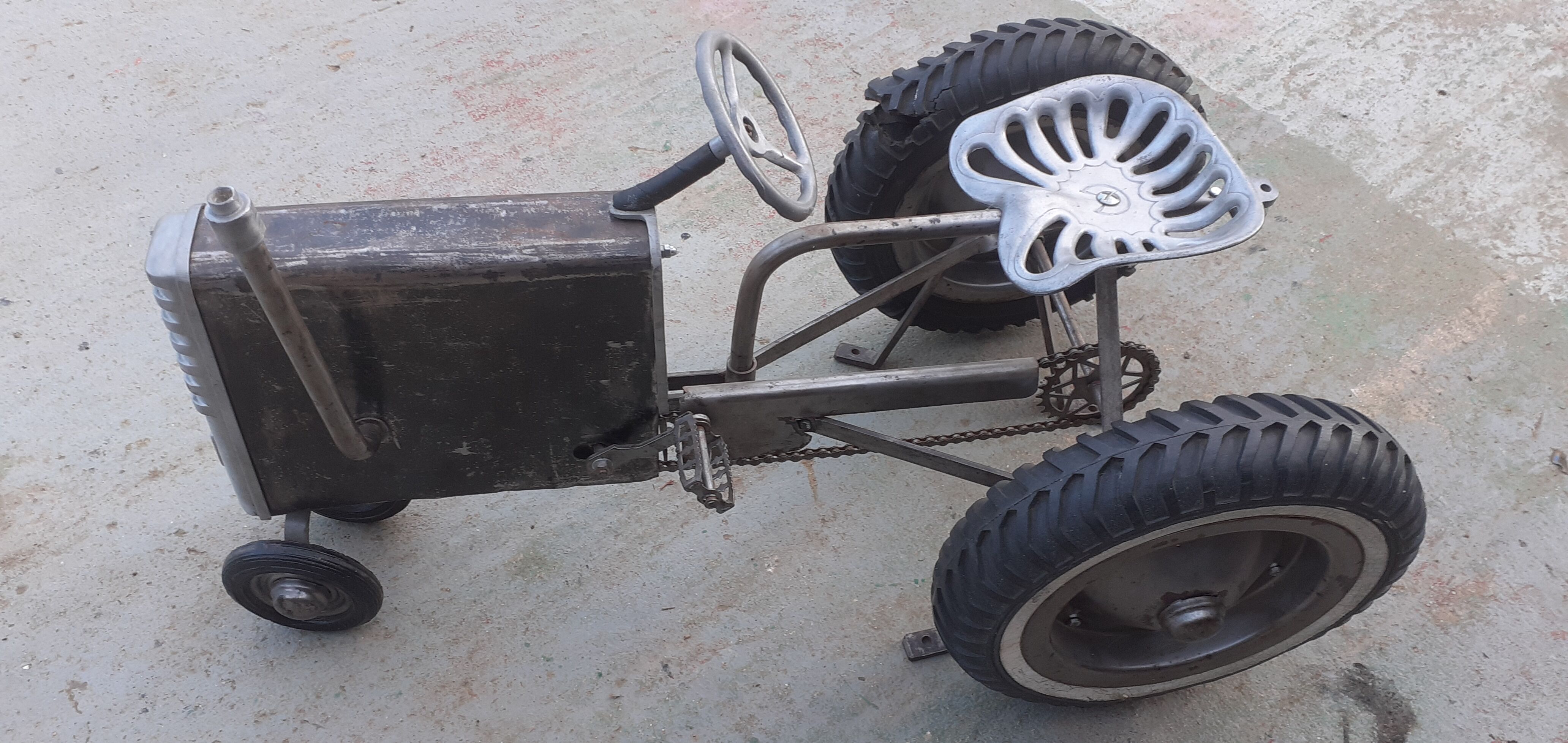 Metal tractor Rouca 60s