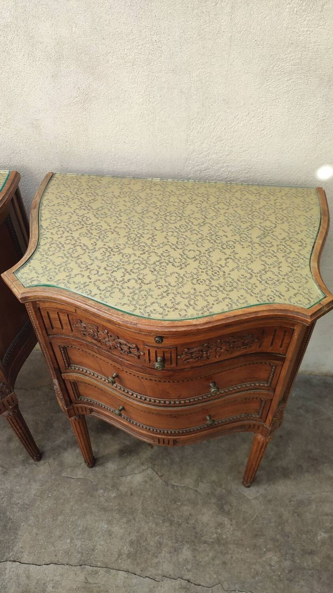 Pair of bow-fronted chests of drawers in walnut