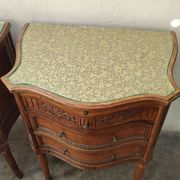 Pair of bow-fronted chests of drawers in walnut