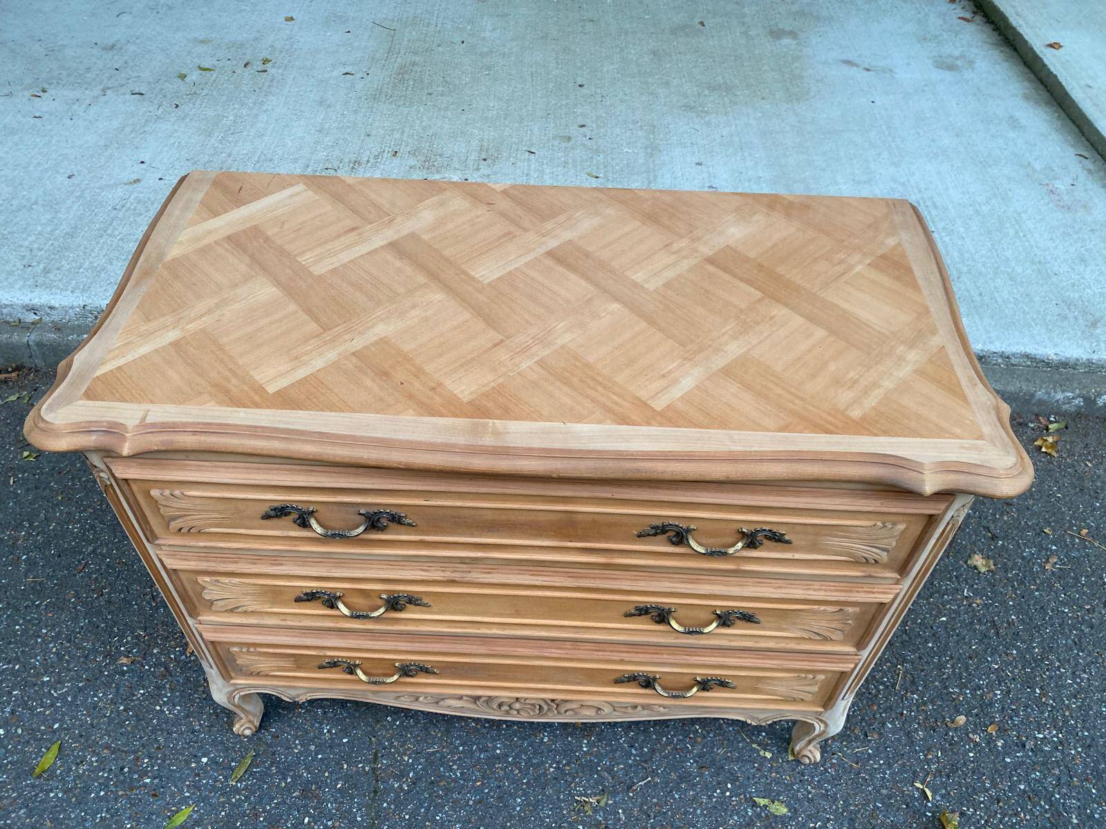 Louis XV Bibus commode, restored in raw solid wood and marquetry, 110cm