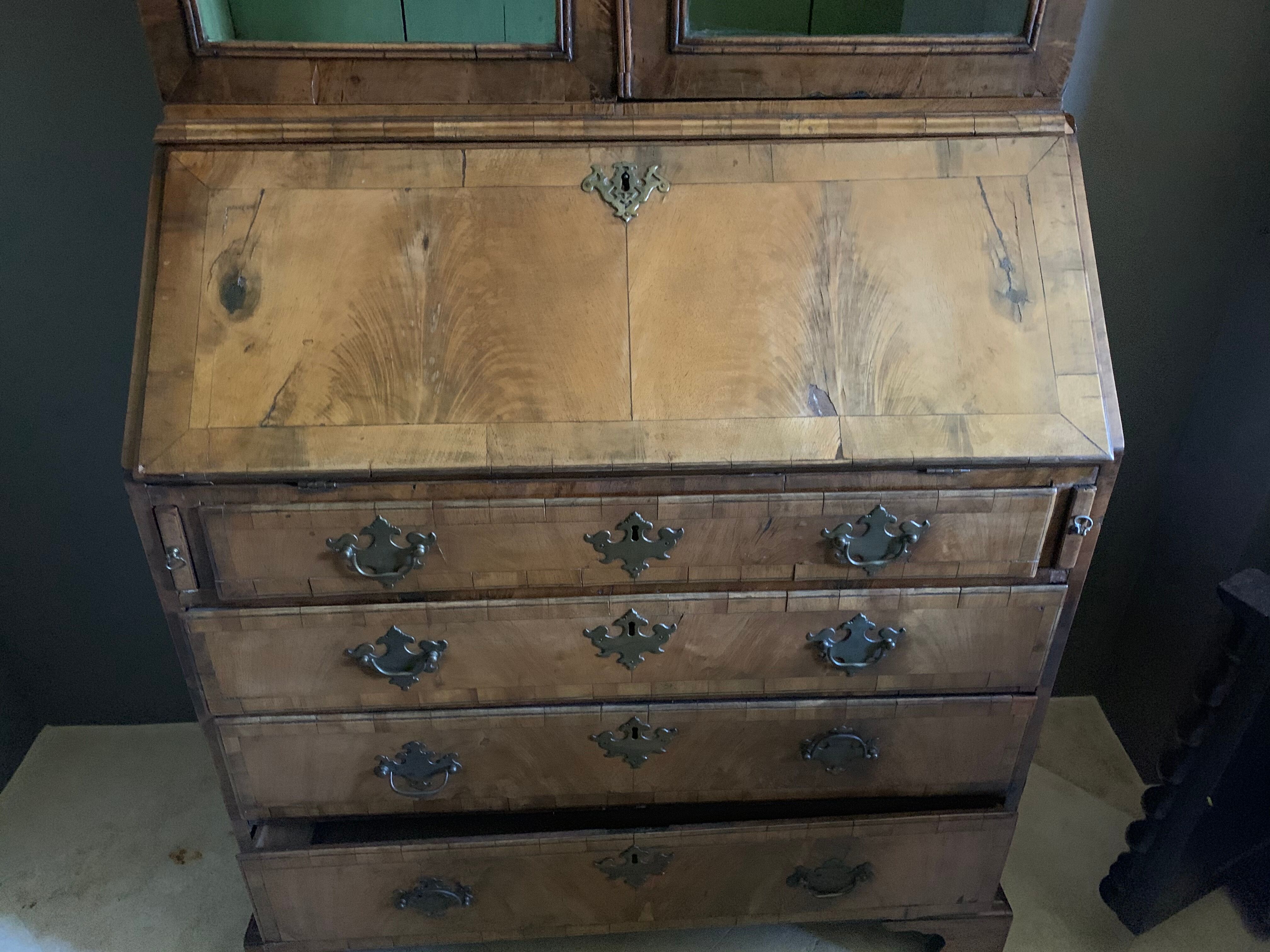 English secretary with library