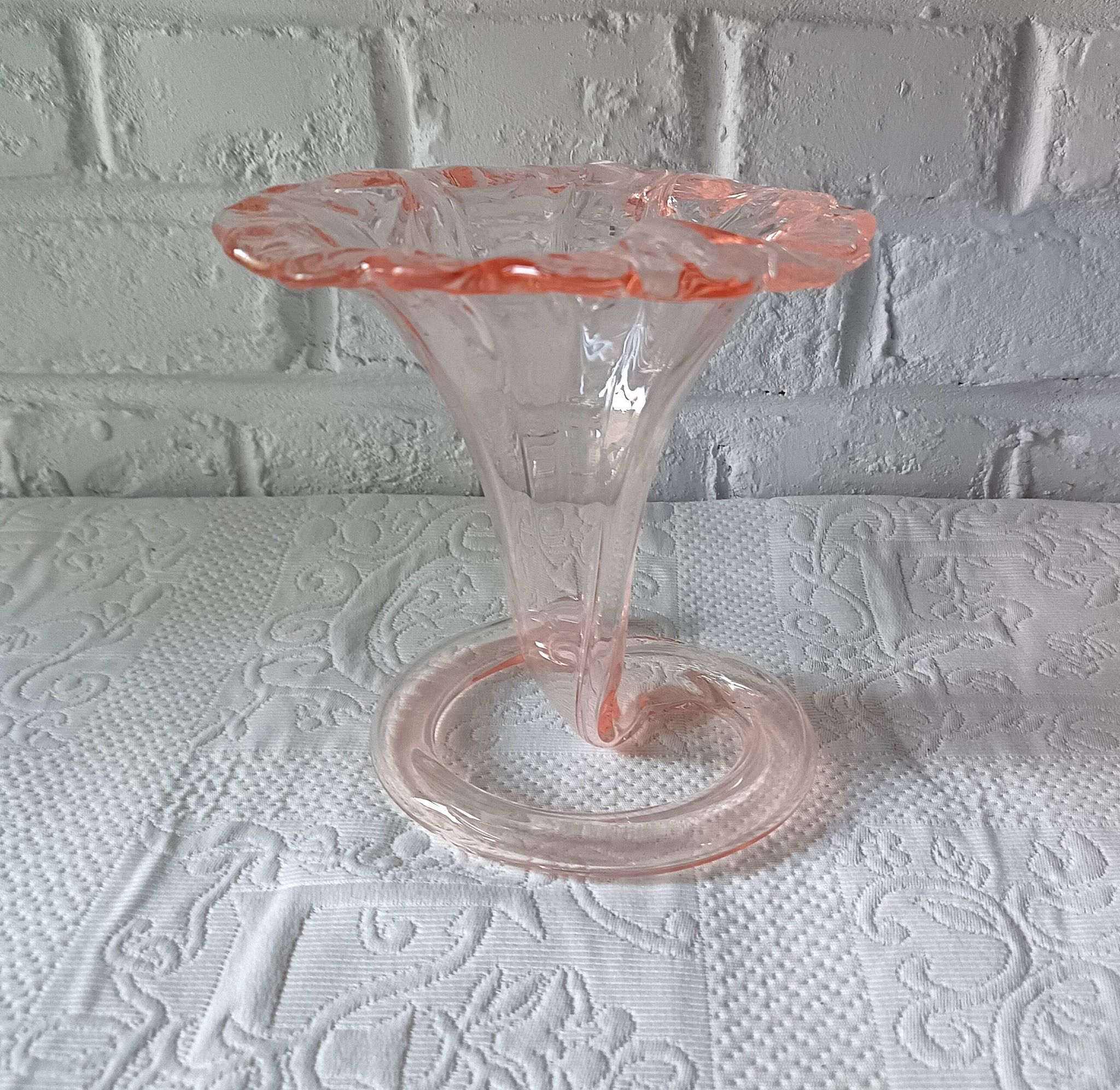 Pretty trumpet vase, in blown pink glass