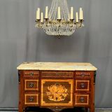 Large crystal chandelier. 17 light points.