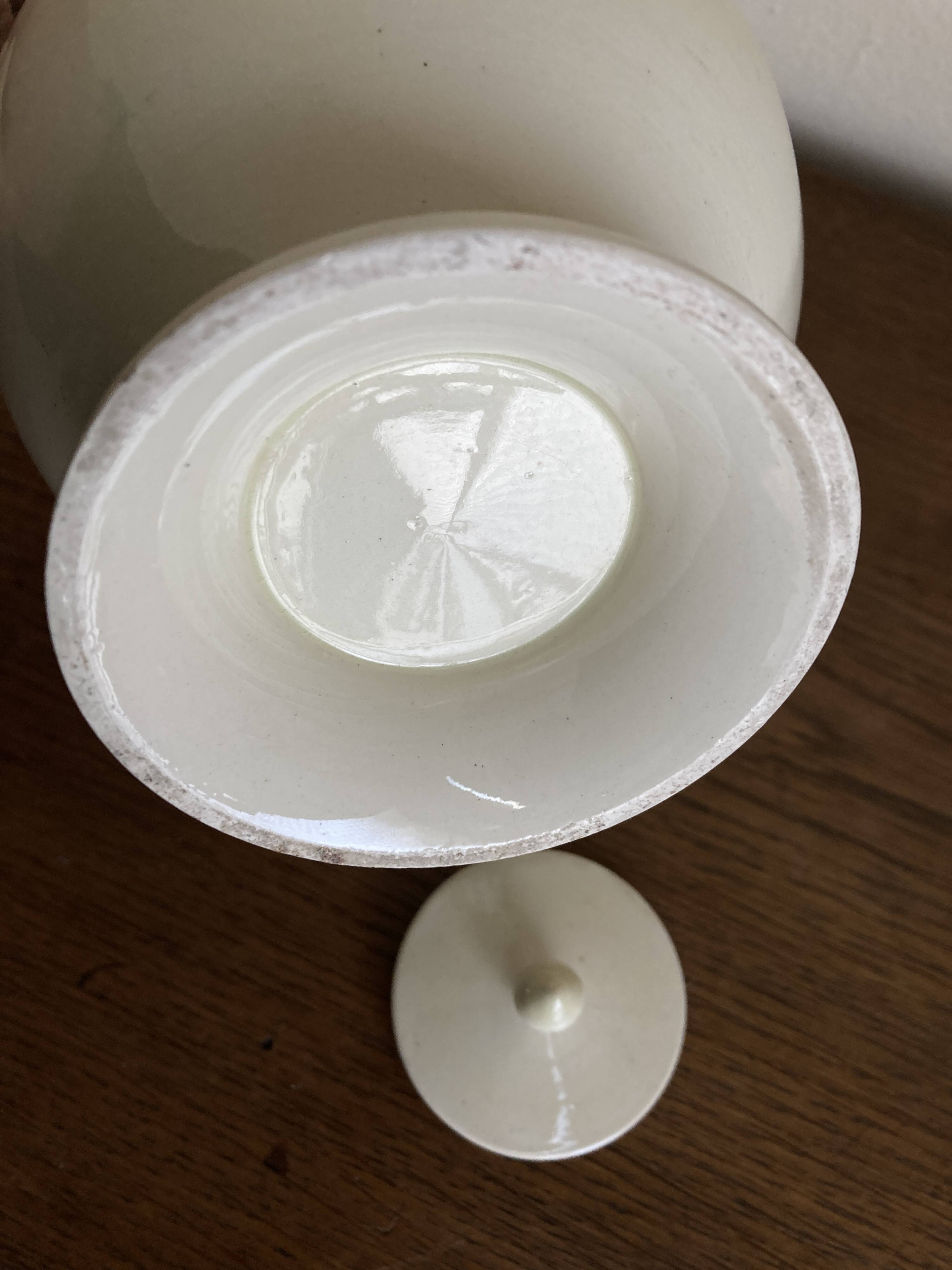 Creil and Montereau neo-classical Directoire coffee pot in fine earthenware circa 1800