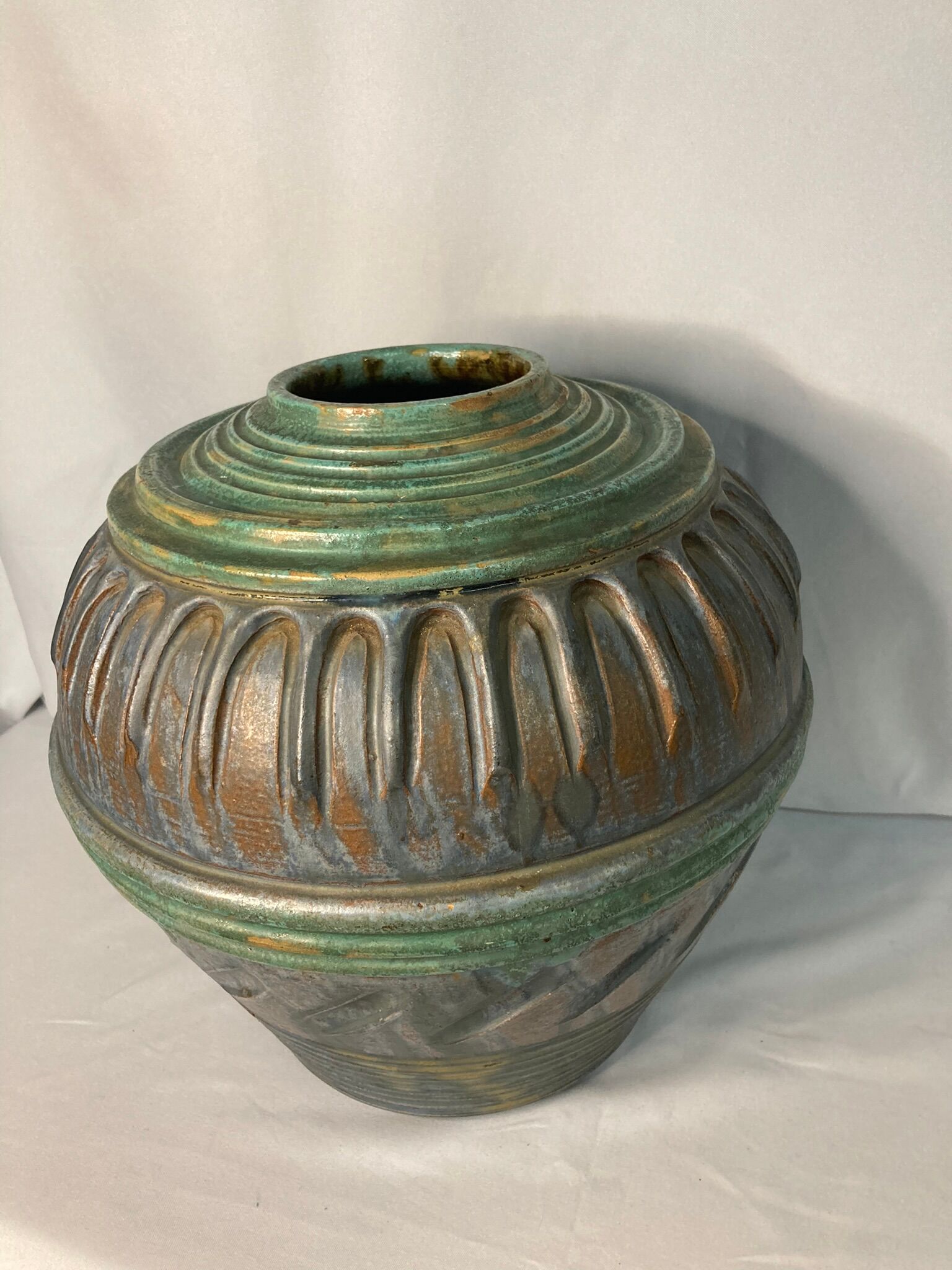Vase boule art déco en terre cuite polychrome vers 1930