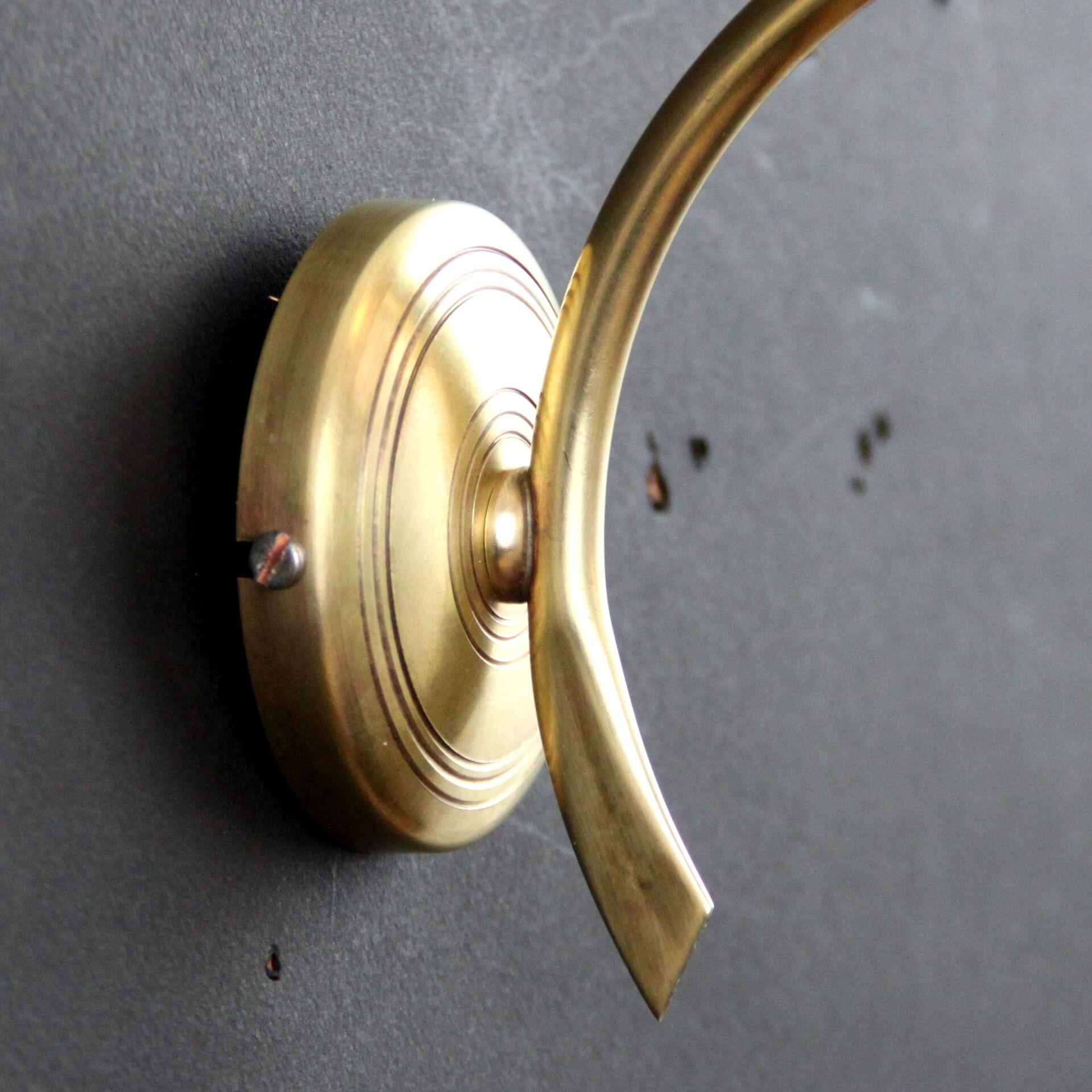 Pair of wall lamp in brass and glass white opaline, vintage