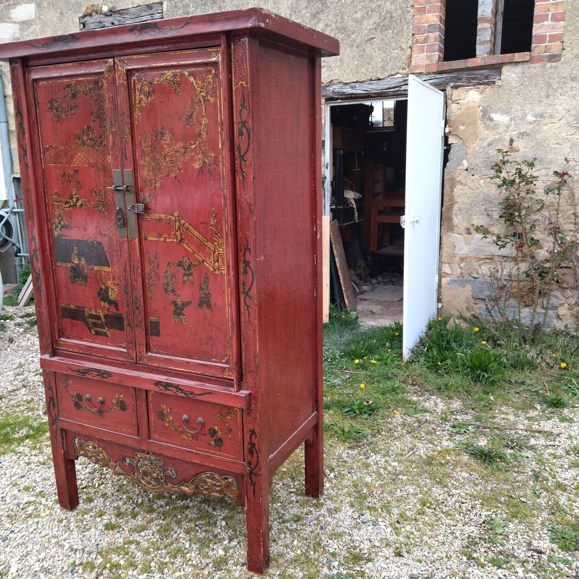 Lacquered cabinet China 50