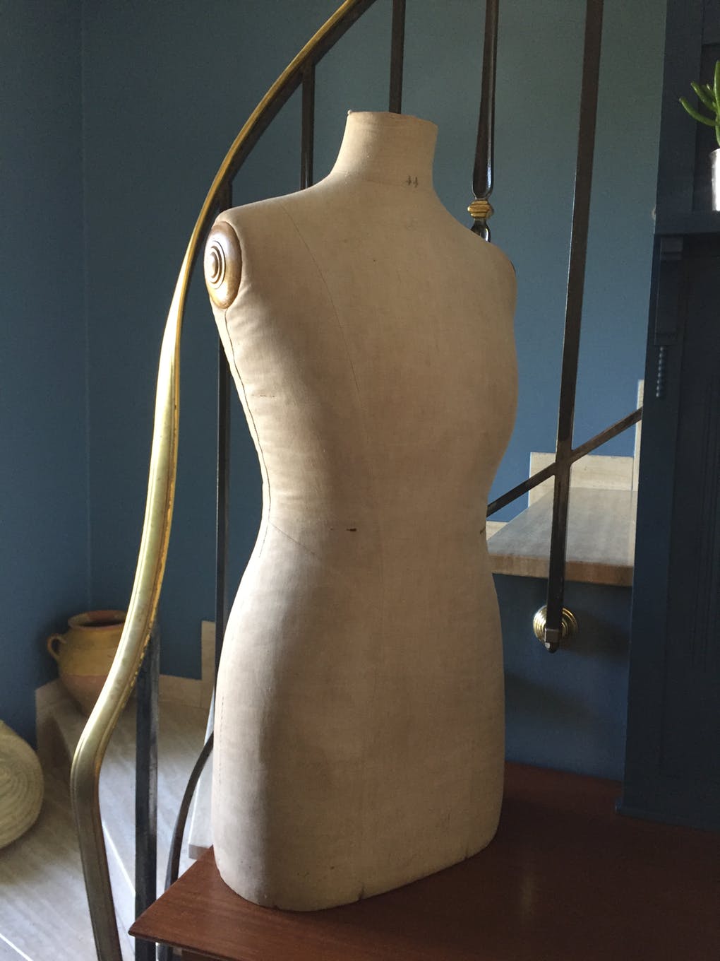 Former bust of vintage couture model Girard of the 50s