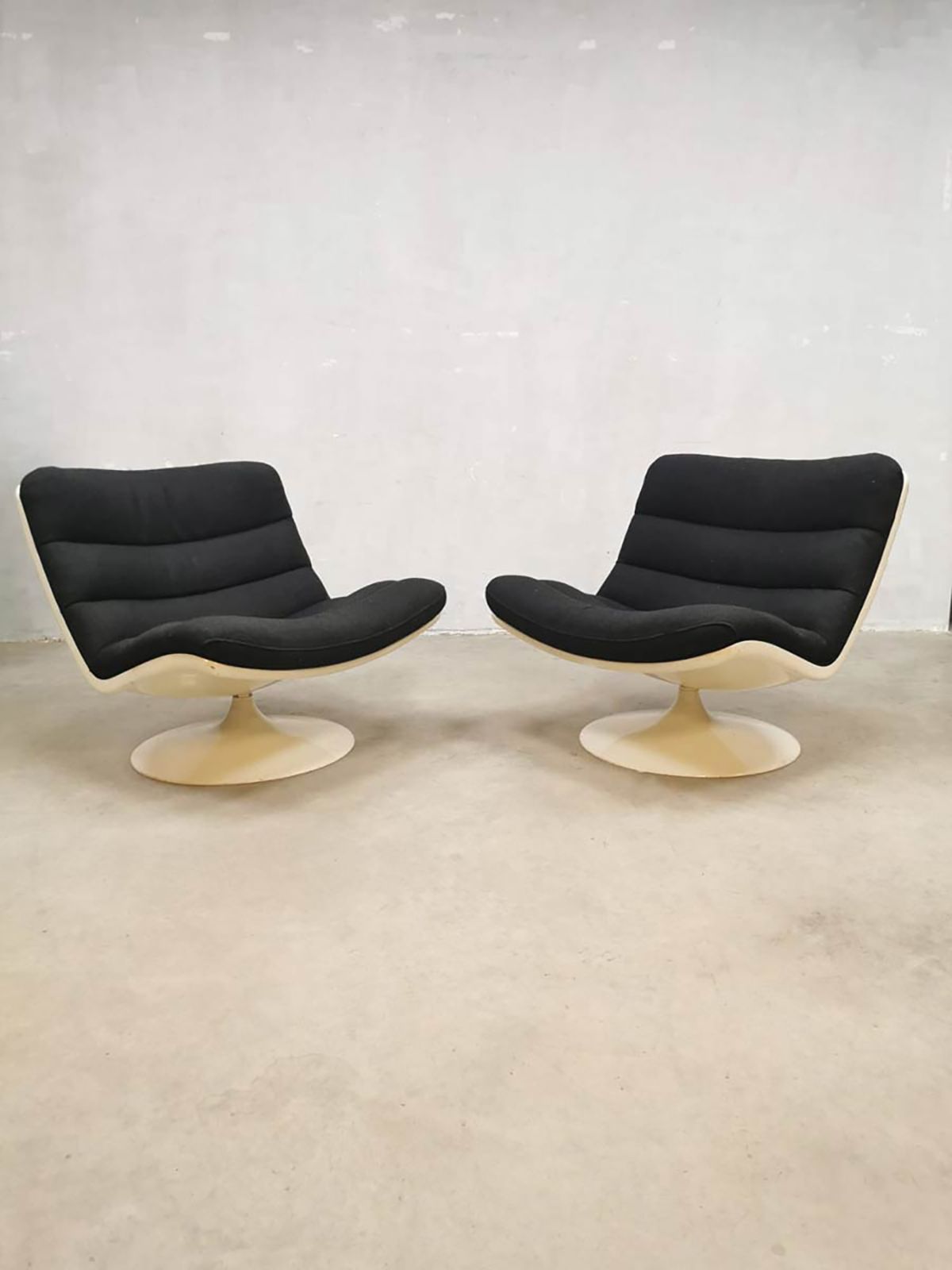 Vintage Dutch design swivel chairs Geoffrey Harcourt Artifort F978