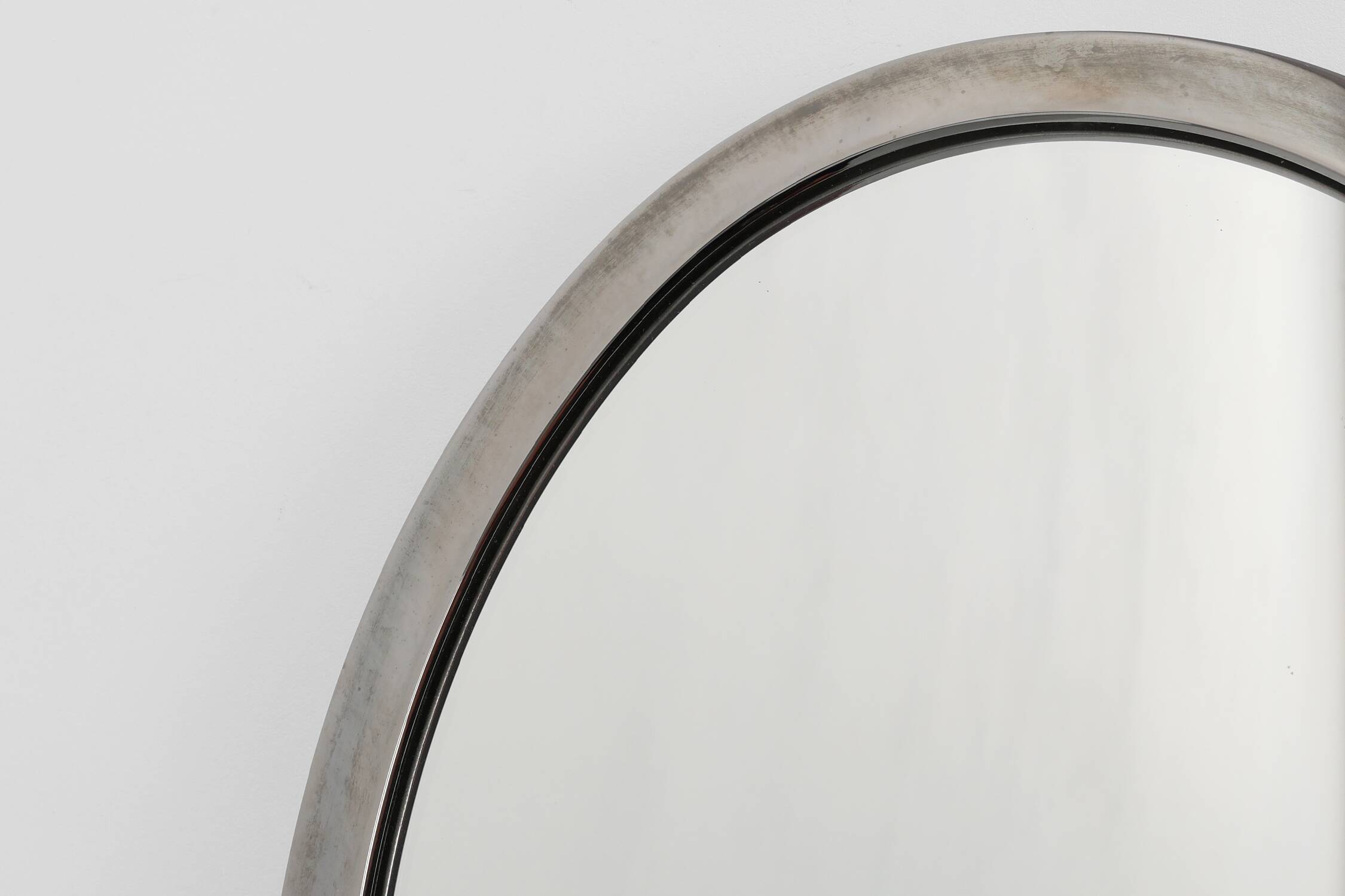 Miroir mural ovale chromé Art Déco, Belgique vers 1920