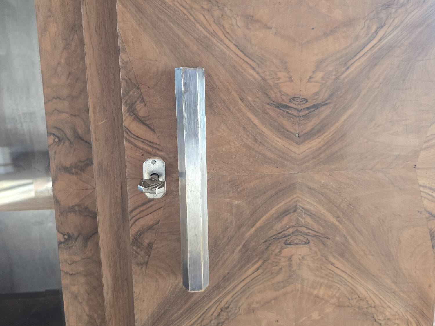 Buffet vitré Art déco en bois et marbre