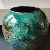 Large signed Line Lacquered Ball Vase. Made of églomisé glass. Dimensions: 18 x 16 cm
