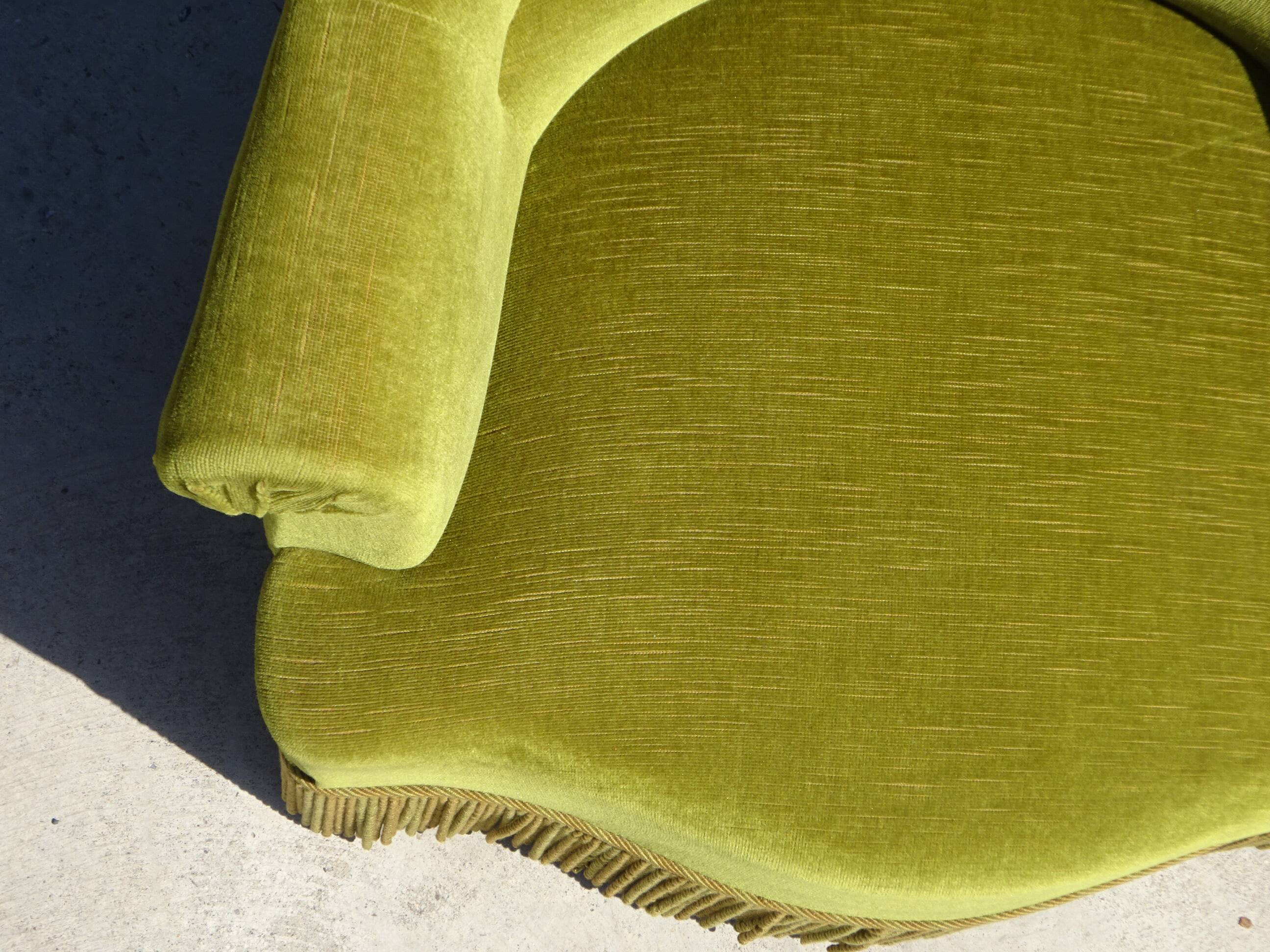 Paire de fauteuils crapauds en velours vert