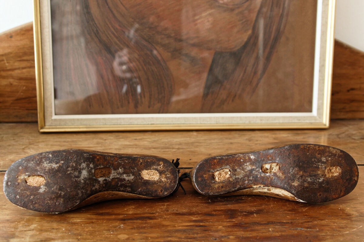 2 pairs of children's shoe trees