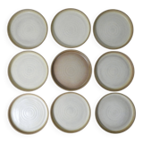 9 assiettes plates en grès vintage