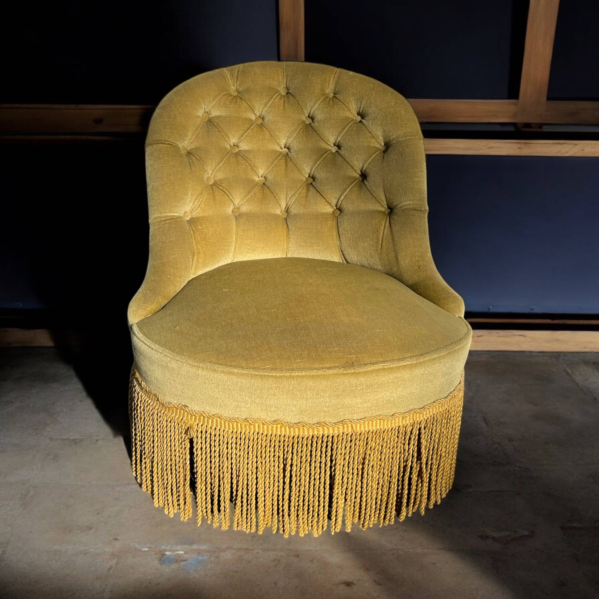 Pink velvet toad chair