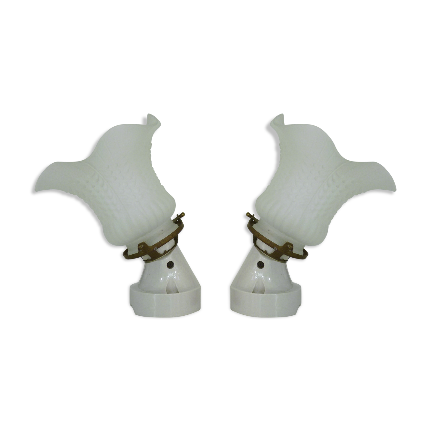 Ancienne paire d'appliques murales en porcelaine et tulipe en verre
