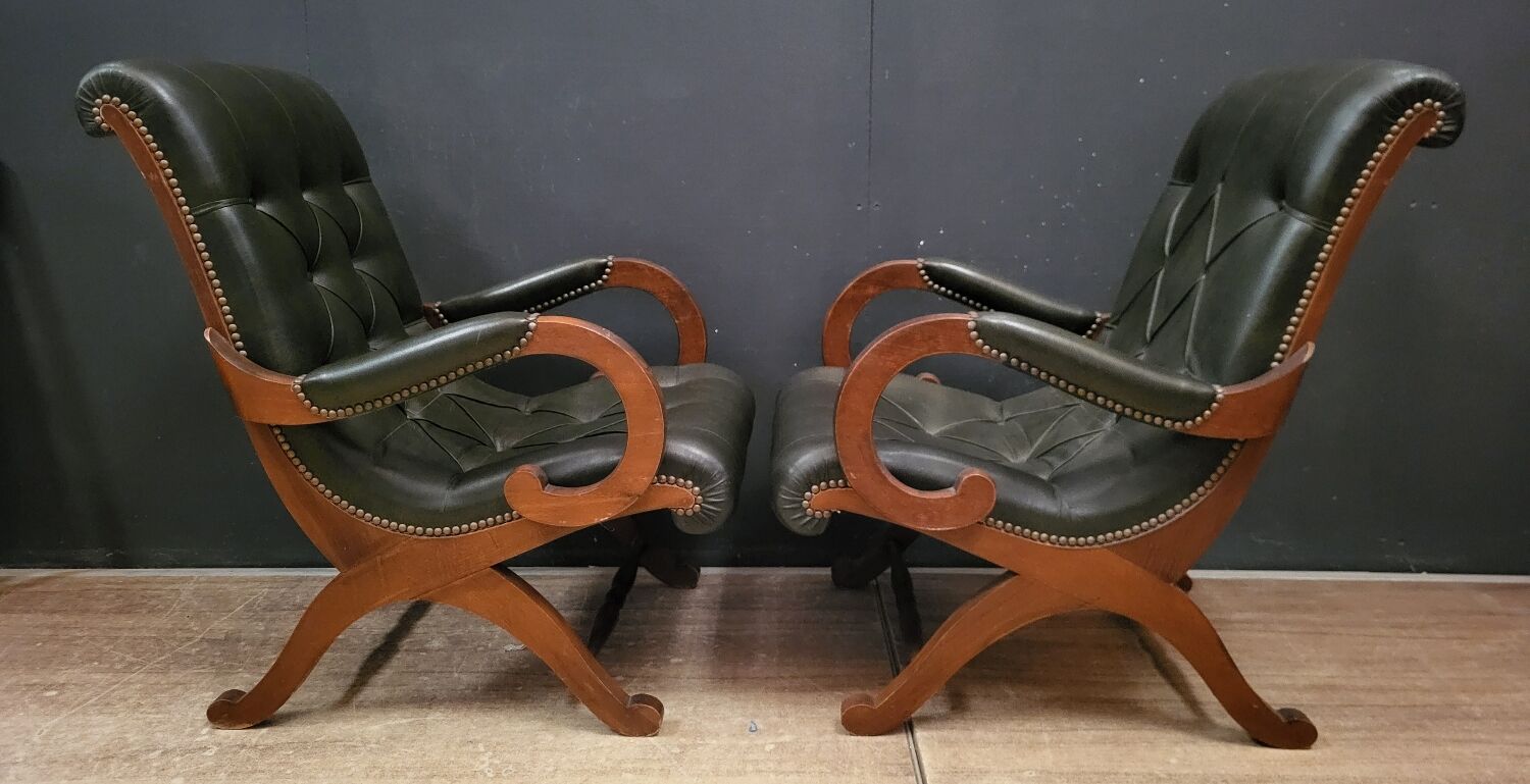 Pair of English Chesterfield armchairs in leather and solid wood