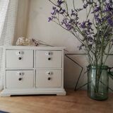 Furniture with numbered drawers