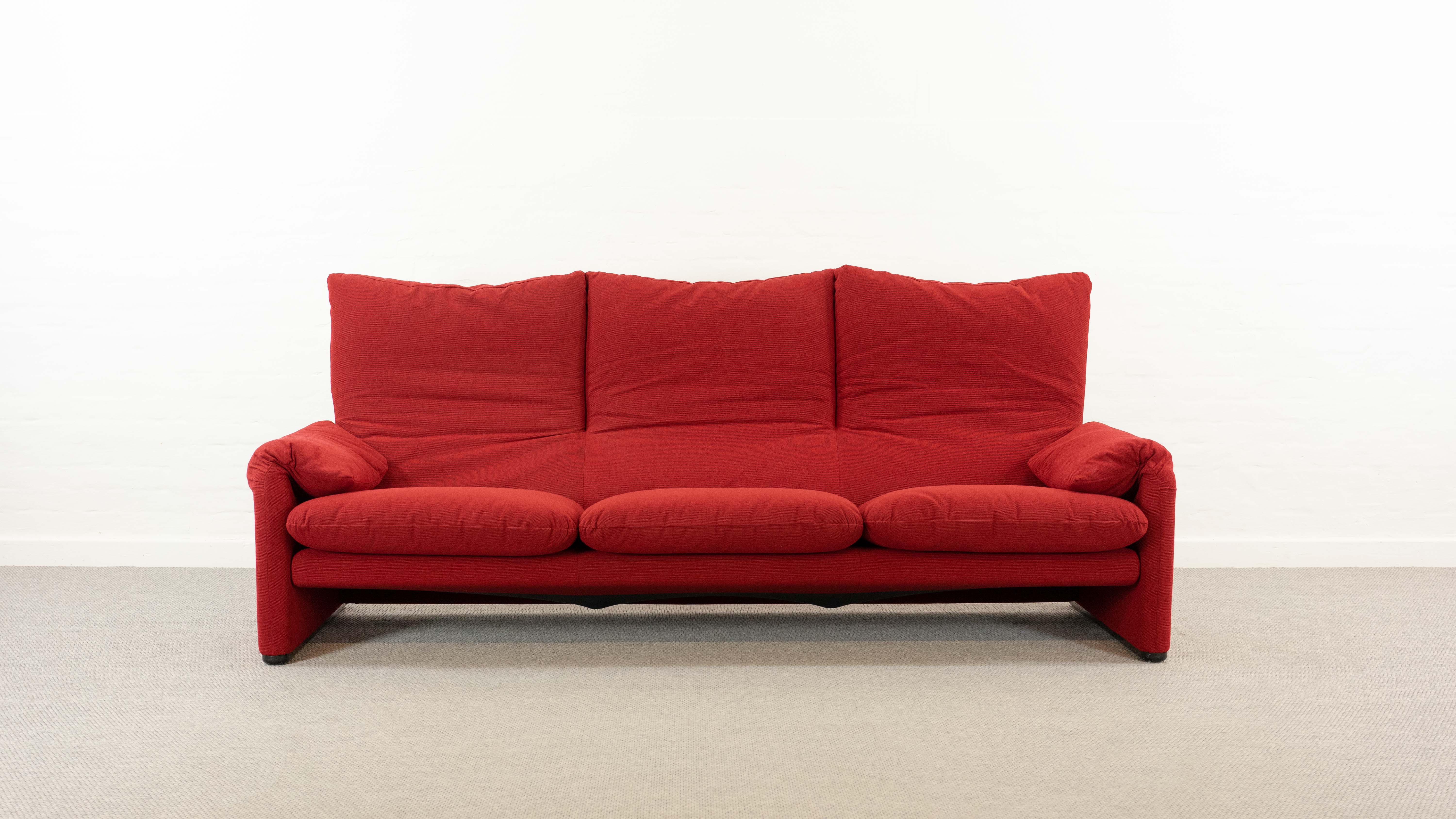 Maralunga 3-seater Sofa red by Vico Magistretti for Cassina, Italy