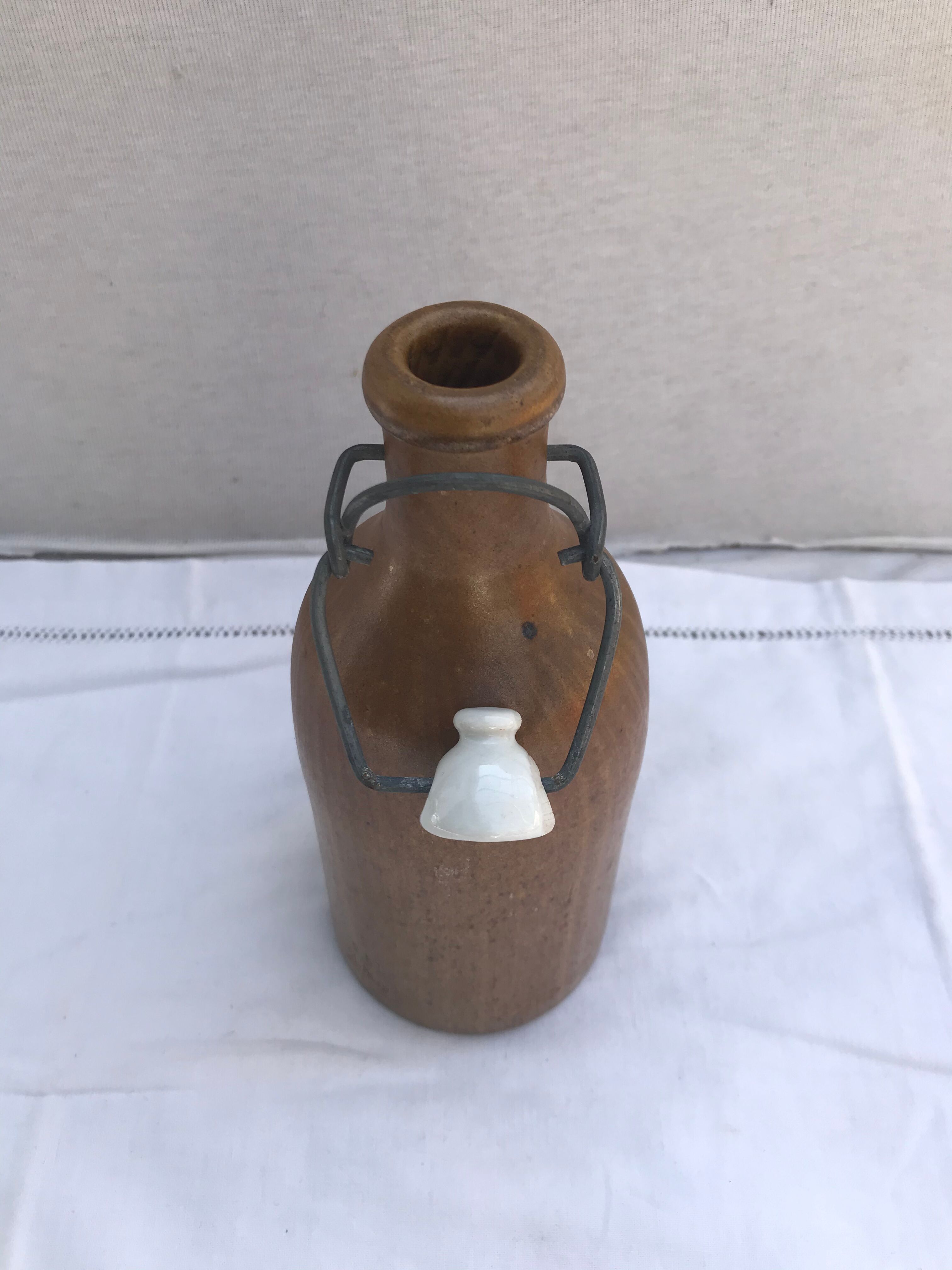 Ancient bottle brown sandstone - vintage white porcelain bouchon