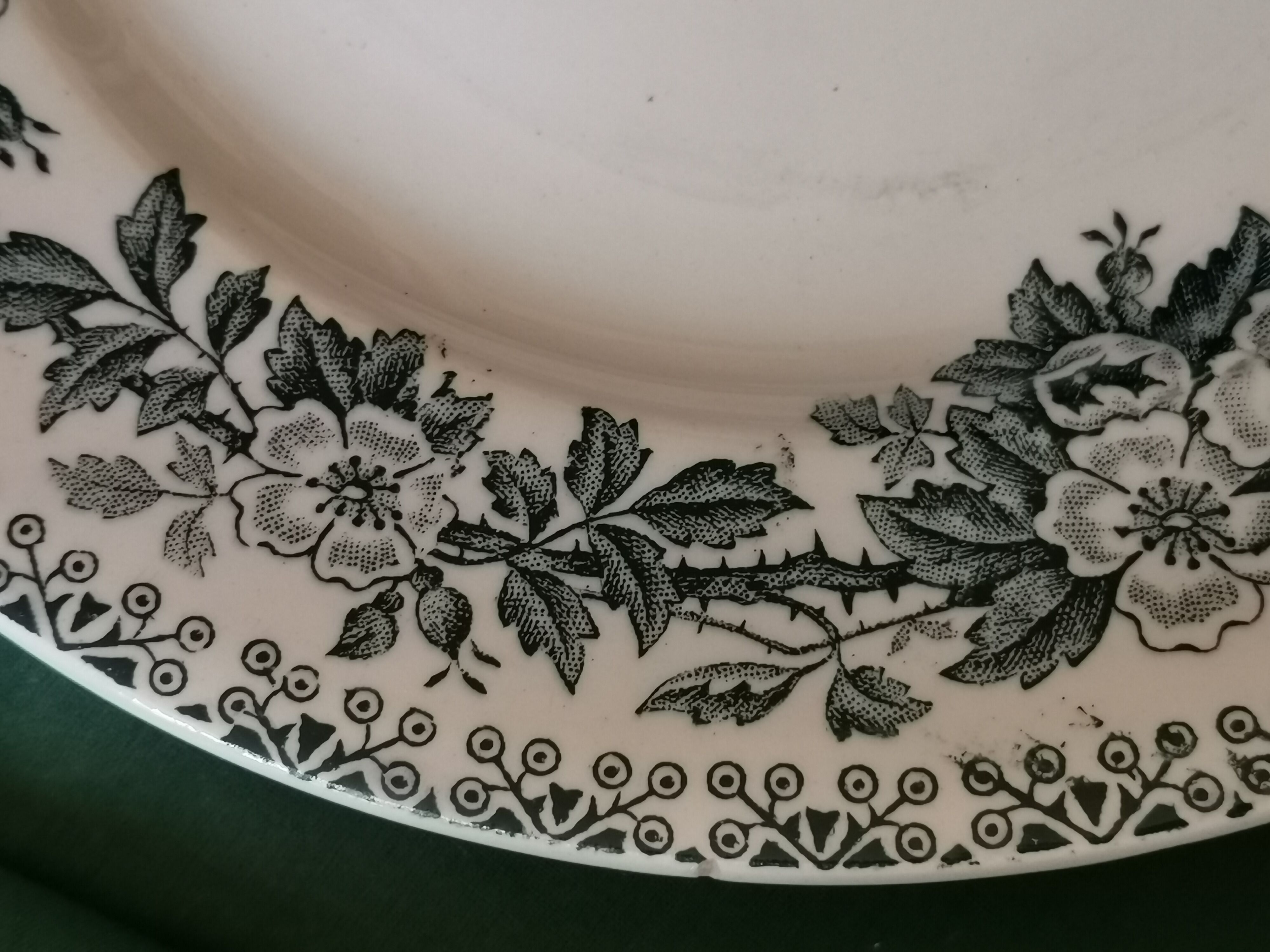 Set of 6 flat plates in iron earth Guadeloupe Saint Amand