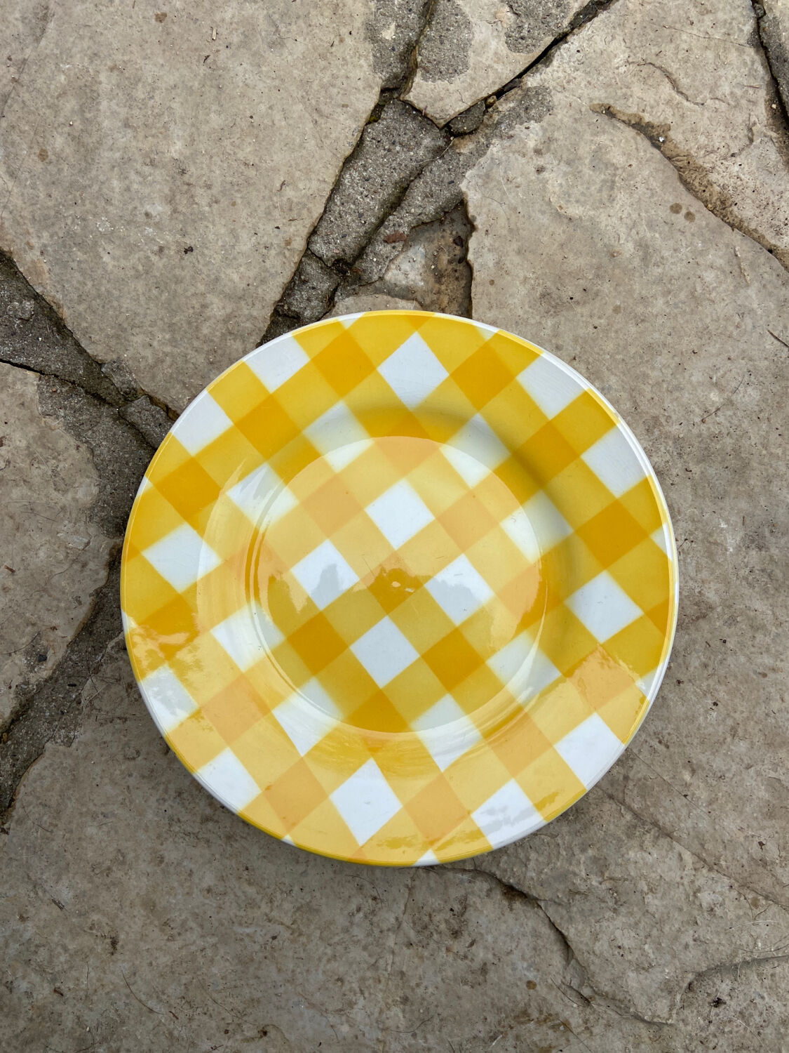 Yellow Scottish pattern plate from the Digoin manufacture