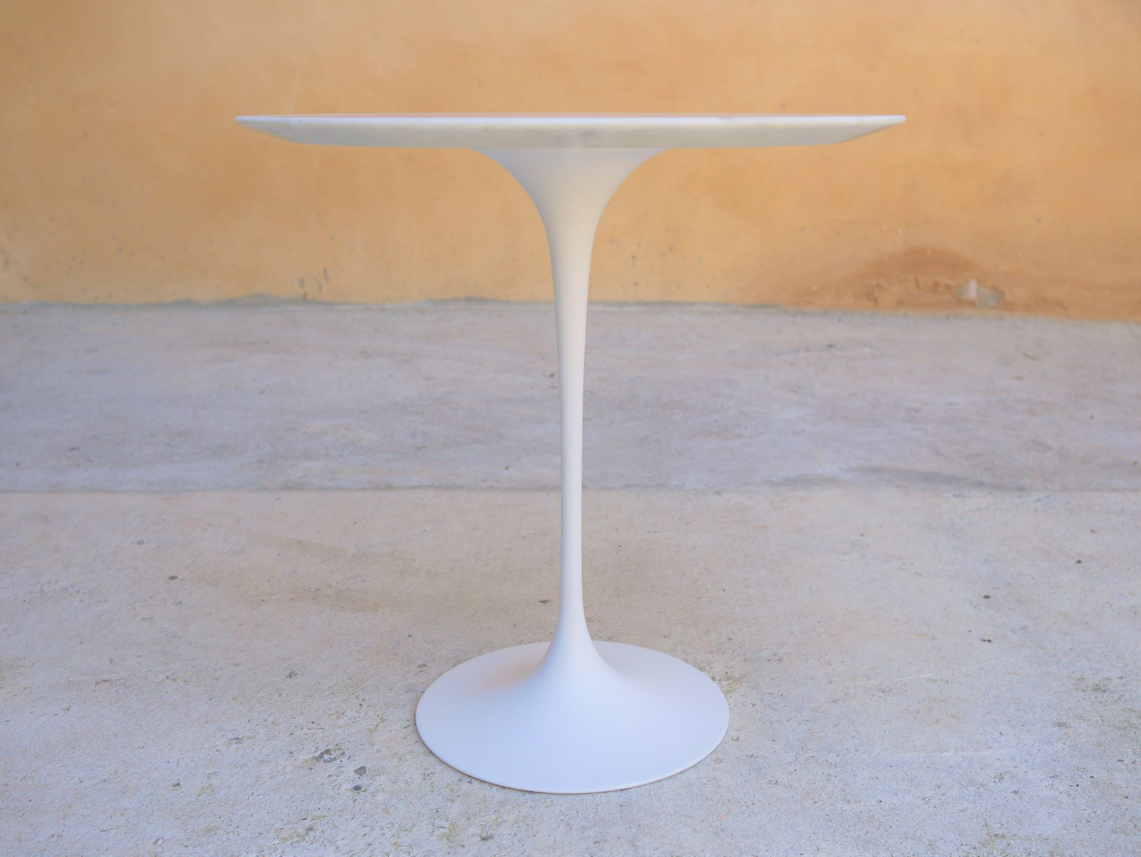 Tulip side table by Eero Saarinen for Knoll International Editions