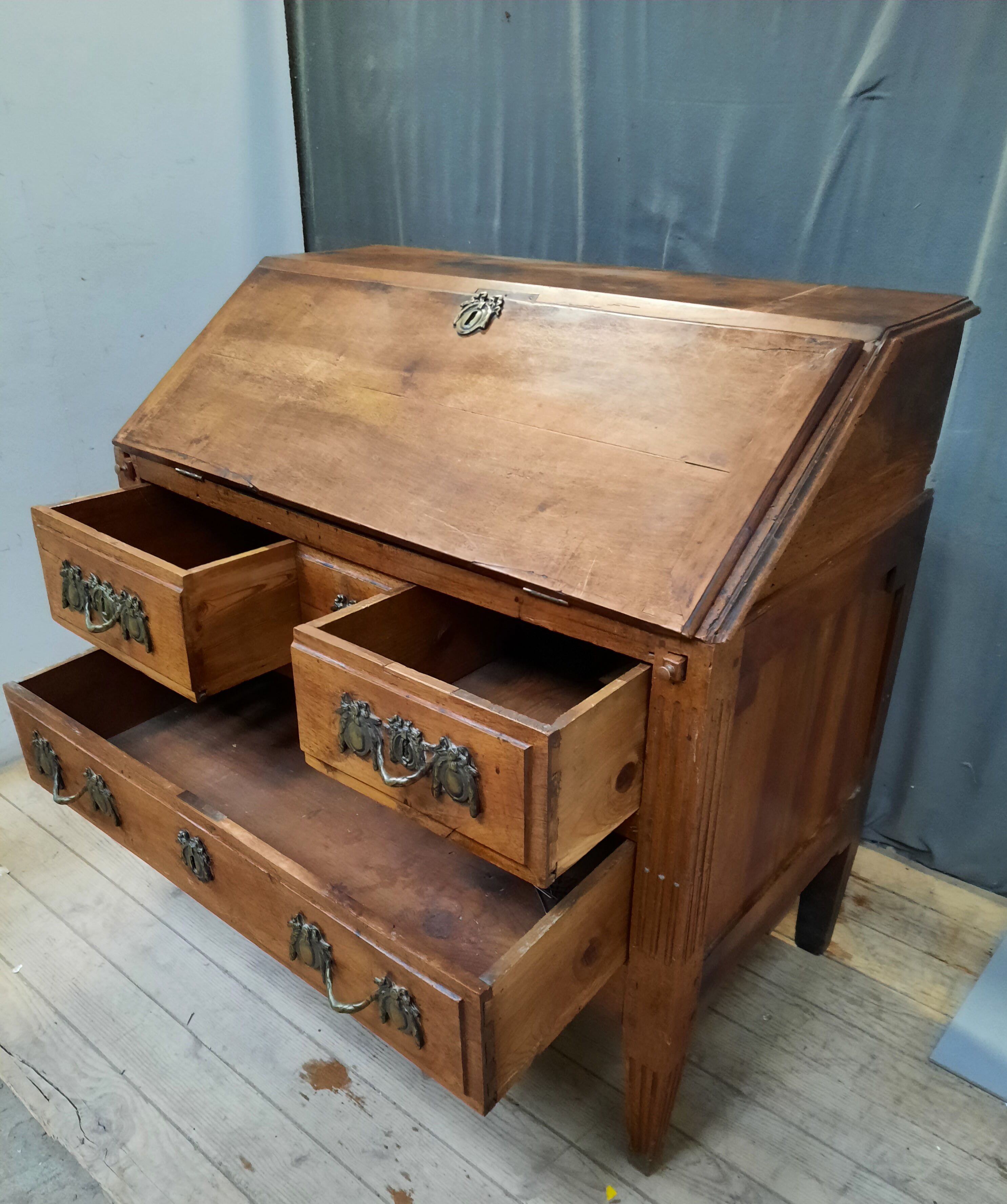 Eighteenth-century scriban burreau