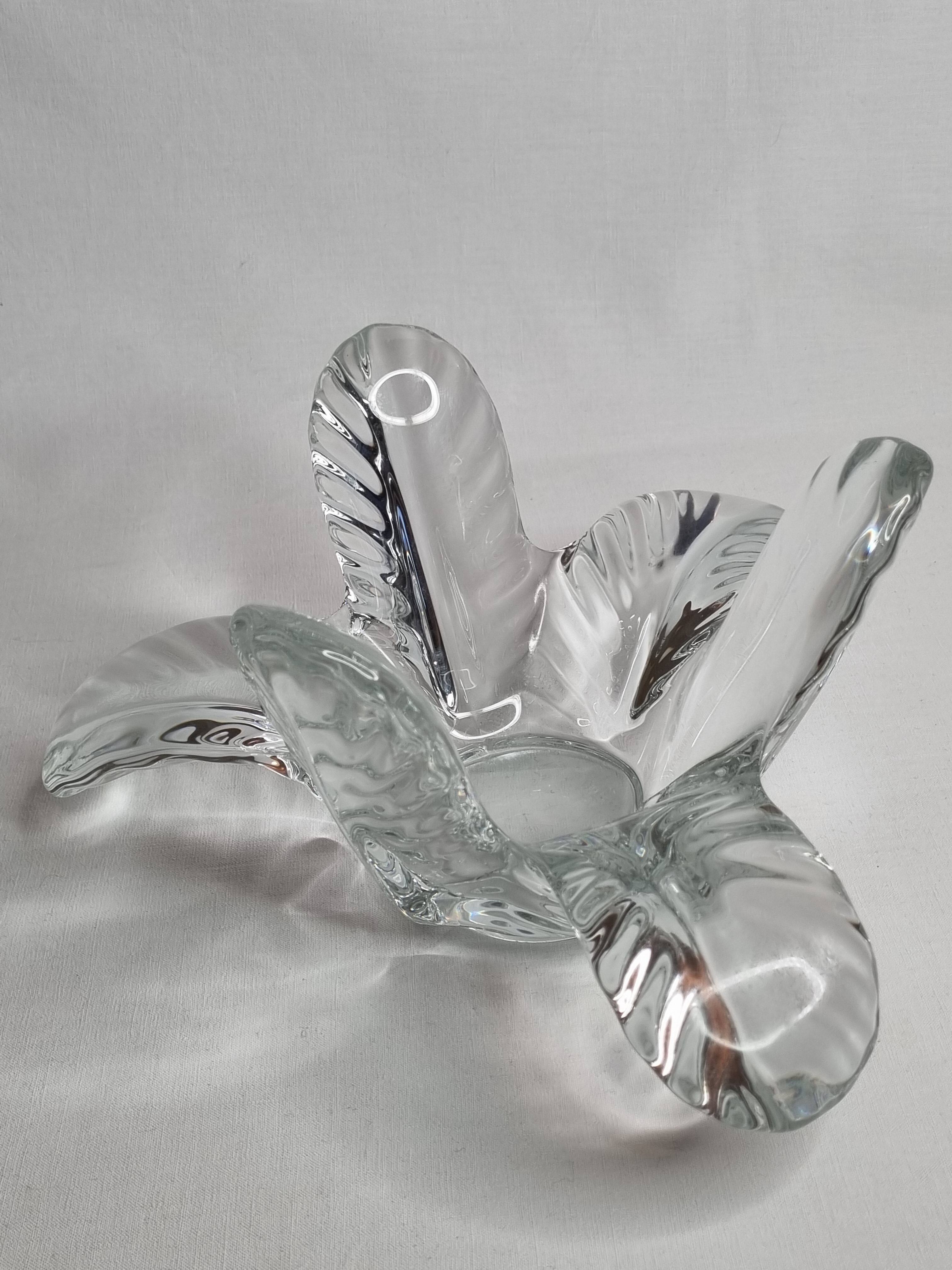 Vegetable-shaped valve crystal centerpiece